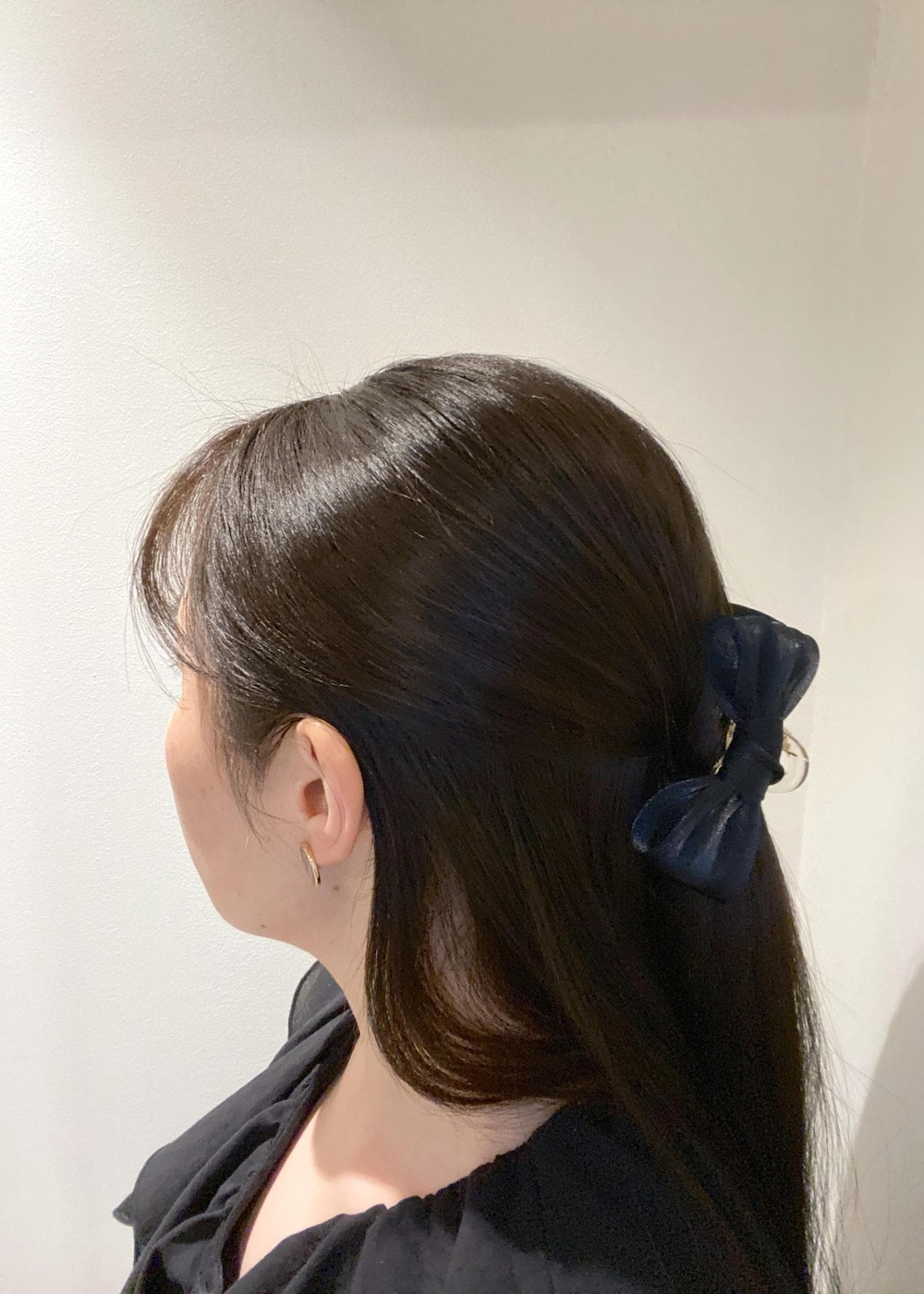 「ロペピクニック、ropepicnic_snap、RP2504、Wbottoms_pickup、春コーデ、初夏コーデ、デートコーデ、お出かけコーデ、旅行コーデ、フェスコーデ、推し活コーデ、女子会コーデ、大人カジュアル、パンツスタイル、体型カバー」|「ROPE' PICNICの【ウエスト革命デニム】ウエストシェイプフレアデニムパンツ(デニムパンツ、ブルー系)」を使った、ゆたさん(レディース・155cm)の春コーディネートの10枚目の写真