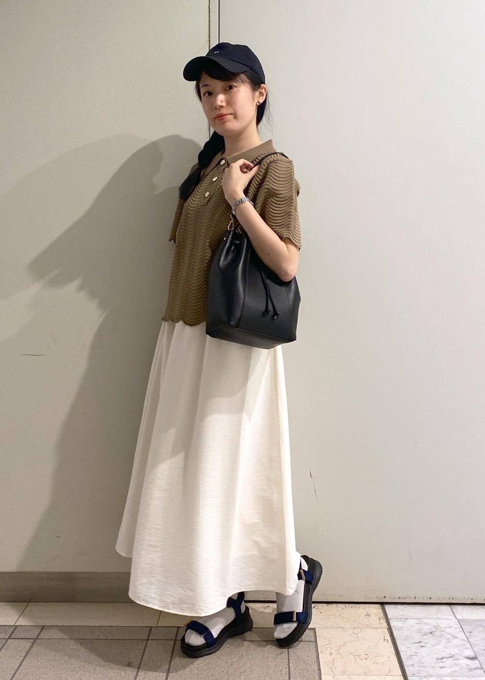 「ロペピクニック、ropepicnic_snap、初夏コーデ、夏コーデ、デートコーデ、お出かけコーデ、旅行コーデ、フェスコーデ、推し活コーデ、女子会コーデ、大人カジュアル、スカートスタイル、体型カバー、カジュアルコーデ、フェミニンコーデ」|「ROPE' PICNICの【UVケア・遮熱】Comfort Seriesコンフォートシリーズ/着丈が選べるフレアスカート(スカート、ホワイト系)」を使った、ゆたさん(レディース・155cm)の夏コーディネートの2枚目の写真