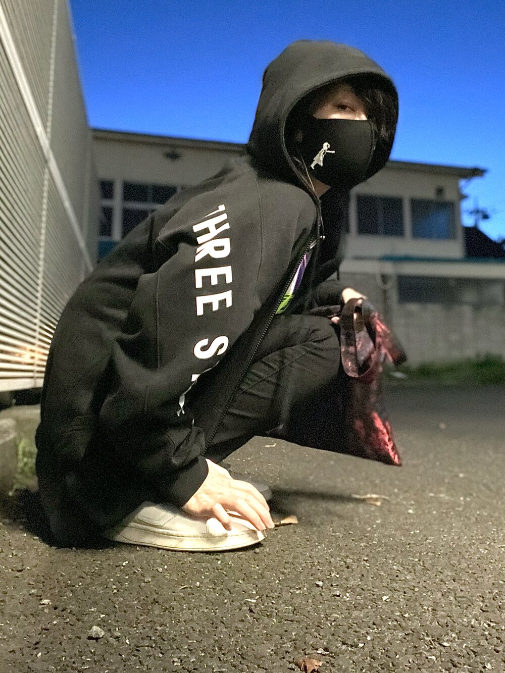「パーカー、エオエオエオ」｜「adidasのadidas/アディダス ジップアップパーカー オーバーサイズ スリーブプリント 裏毛 セットアップ対応 JSY27（パーカー、ブラック系）」を使った、little •<•)…laさん（キッズ・155cm）の春コーディネートの3枚目の写真