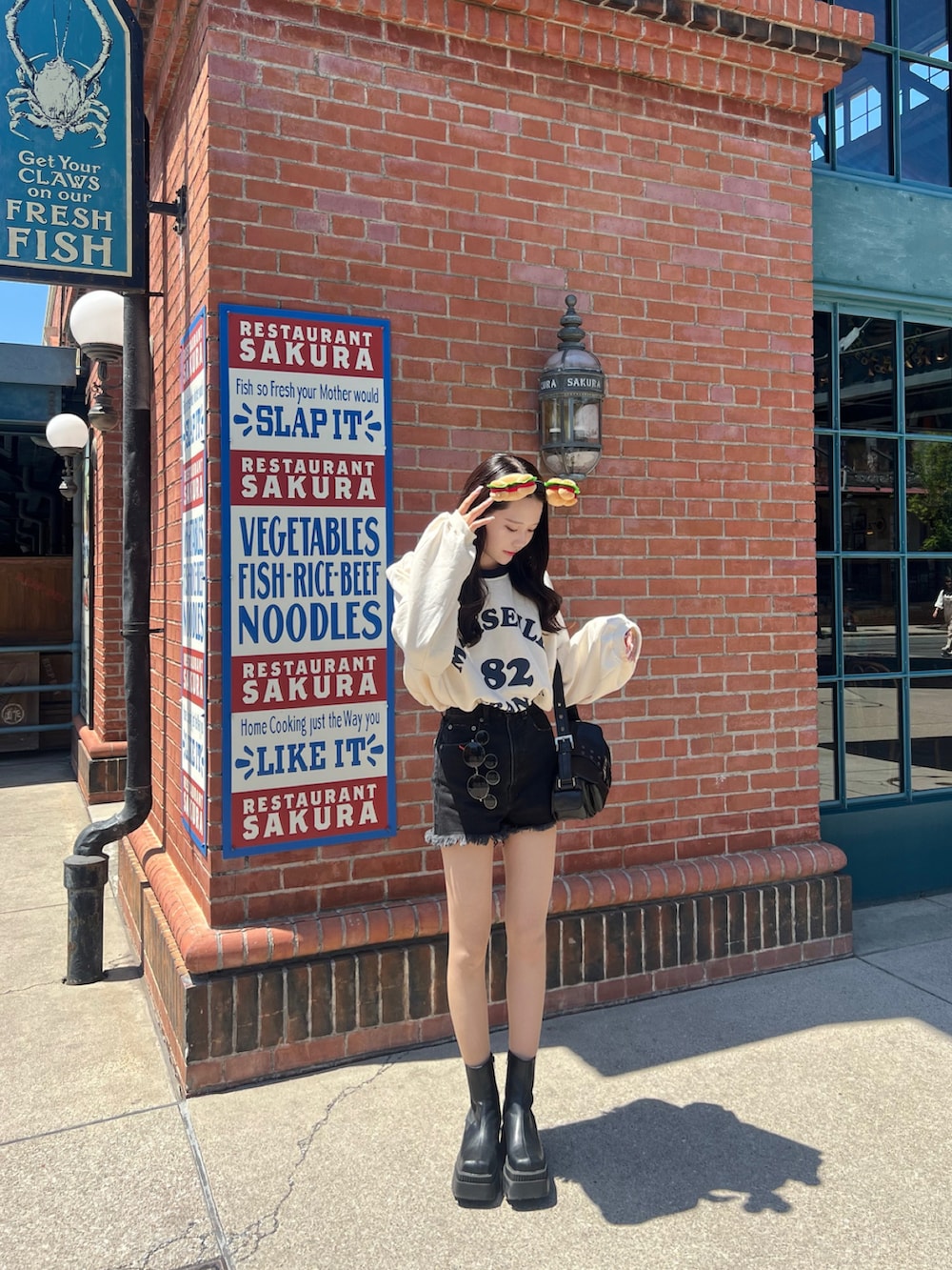 「おでかけコーデ、ディズニーコーデ」｜「ZARAのアイテム（スウェット、ホワイト系）」を使った、ayaさん（レディース・160cm）の春コーディネートの2枚目の写真
