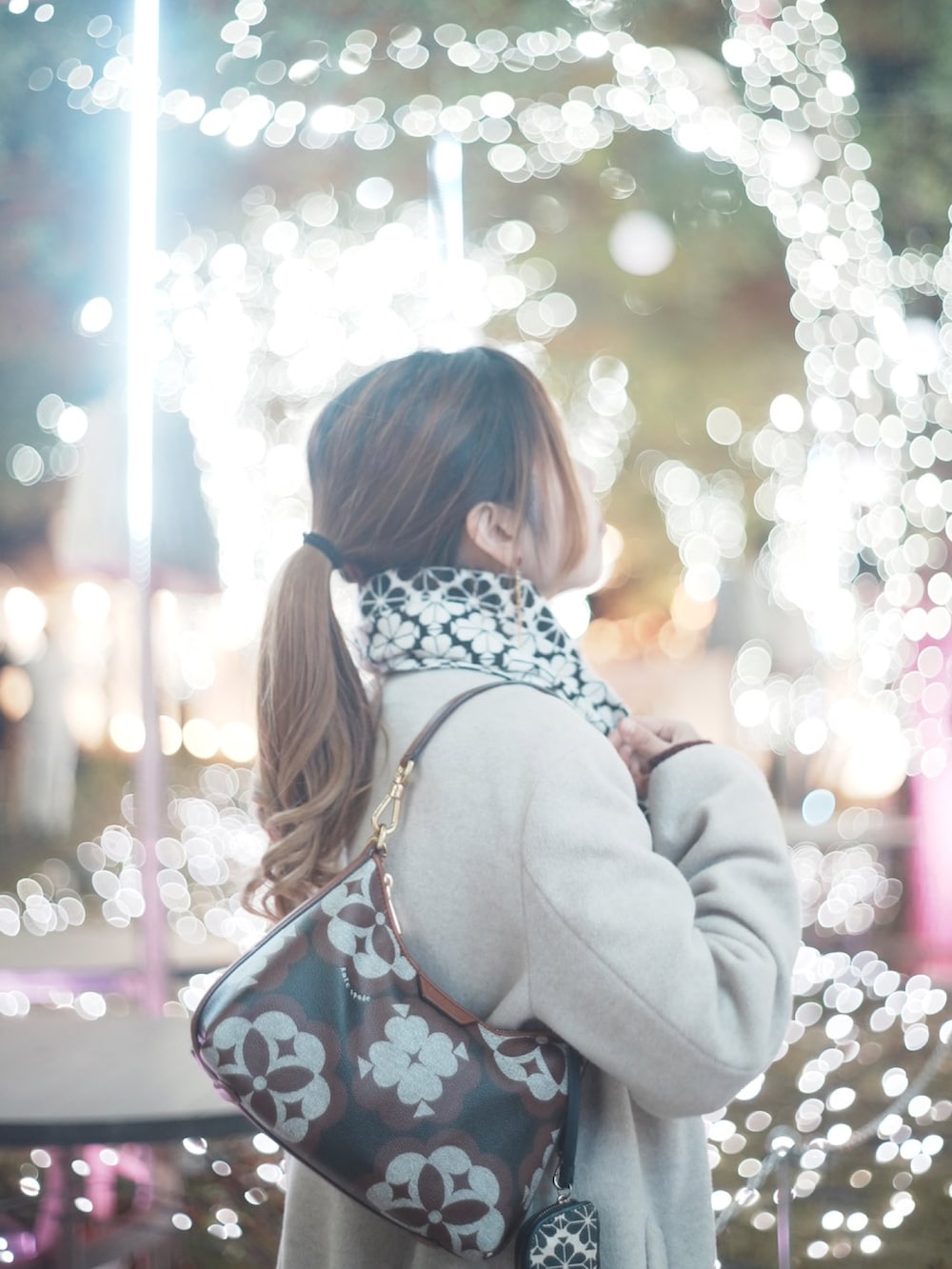 「冬コーデ、クリスマスに着たい服、大人コーデ、おしゃれさんと繋がりたい、ワンピース、ブーツ、ポニーテール、ニット、キレイめ」|「groveの【minaWEB掲載商品】ケーブルサイドプリーツニットワンピース(ワンピース、レッド系)」を使った、ayu.さん(骨格ストレート・レディース・155cm)の冬コーディネートの3枚目の写真