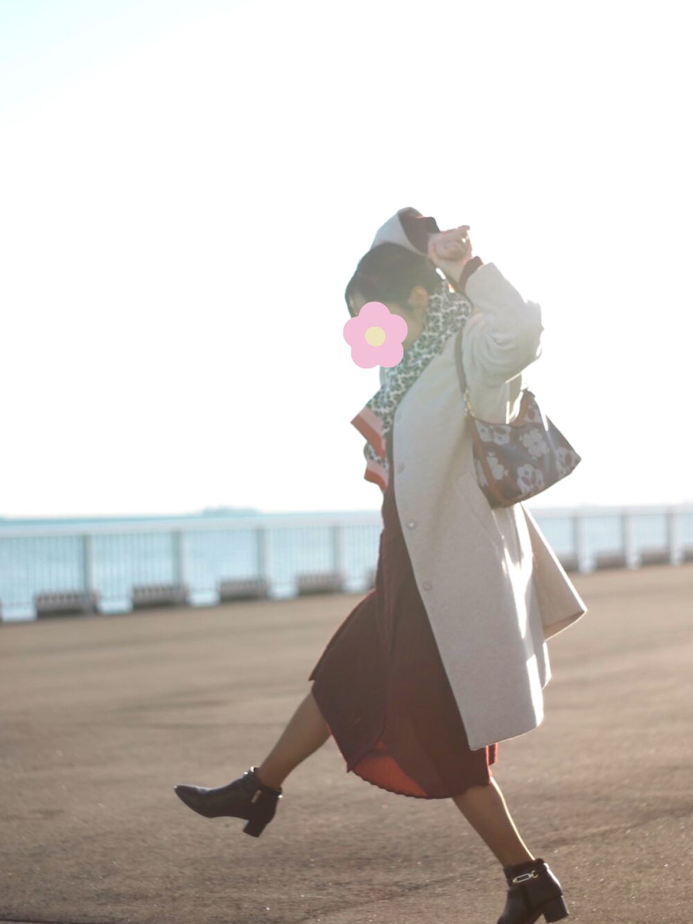 「冬コーデ、クリスマスに着たい服、大人コーデ、おしゃれさんと繋がりたい、ワンピース、ブーツ、ポニーテール、ニット、キレイめ」|「groveの【minaWEB掲載商品】ケーブルサイドプリーツニットワンピース(ワンピース、レッド系)」を使った、ayu.さん(骨格ストレート・レディース・155cm)の冬コーディネートの4枚目の写真