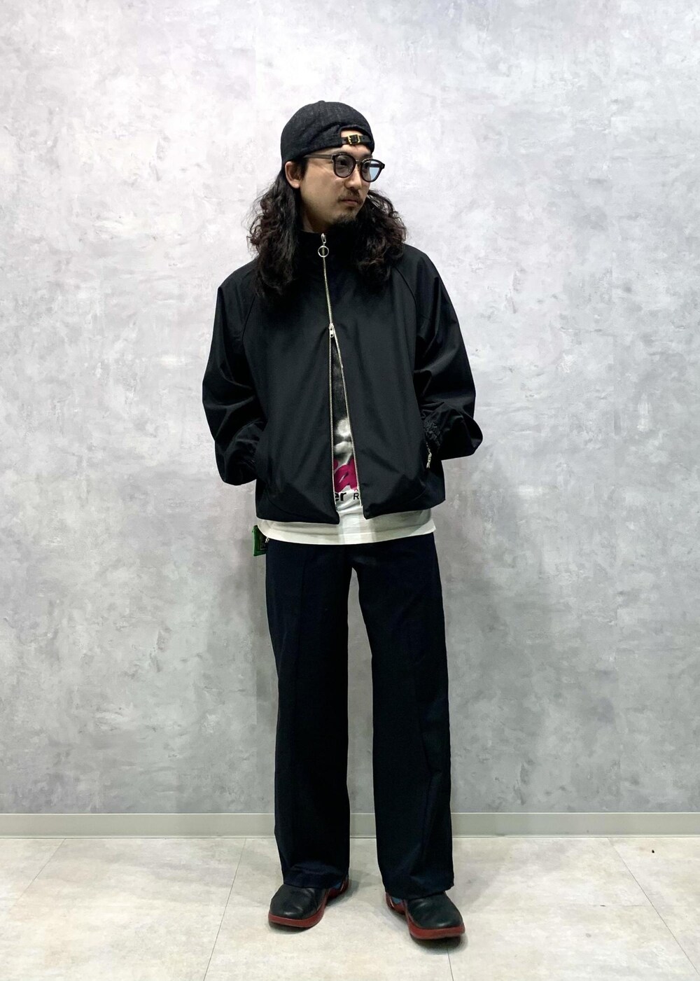 「NIKKE、24SS、ADAM ET ROPÉ、HOMME、UNISEX、ブルべ、きれいめ、きれいめカジュアル、カジュアル、大人カジュアル、モード、ミリタリー、レイヤード、スポーティー、アウトドア」｜「ADAM ET ROPE'の【NIKKE/ニッケ】撥水タフタ オーバーサイズ トラック ジャケット / ブルゾン / セットアップ対応 / UNISEX（ブルゾン、ブルー系）」を使った、イケジさん（メンズ・171cm）の春コーディネートの2枚目の写真