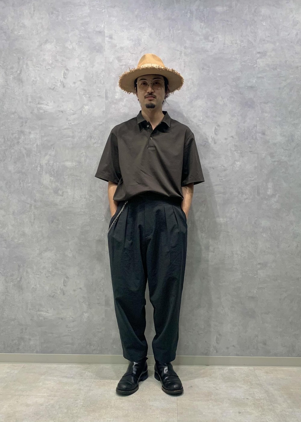 「RIRANCHA、リランチェ、ポロシャツ、ADAM ET ROPÉ、HOMME、UNISEX、きれいめ、きれいめカジュアル、カジュアル、大人カジュアル、モード、ミリタリー、レイヤード、スポーティー、アウトドア」｜「ADAM ET ROPE'の【RIRANCHA】ワイド テーパード アンクルパンツ/イージーケア/吸水速乾（スラックス、グリーン系）」を使った、イケジさん（メンズ・171cm）の夏コーディネートの2枚目の写真
