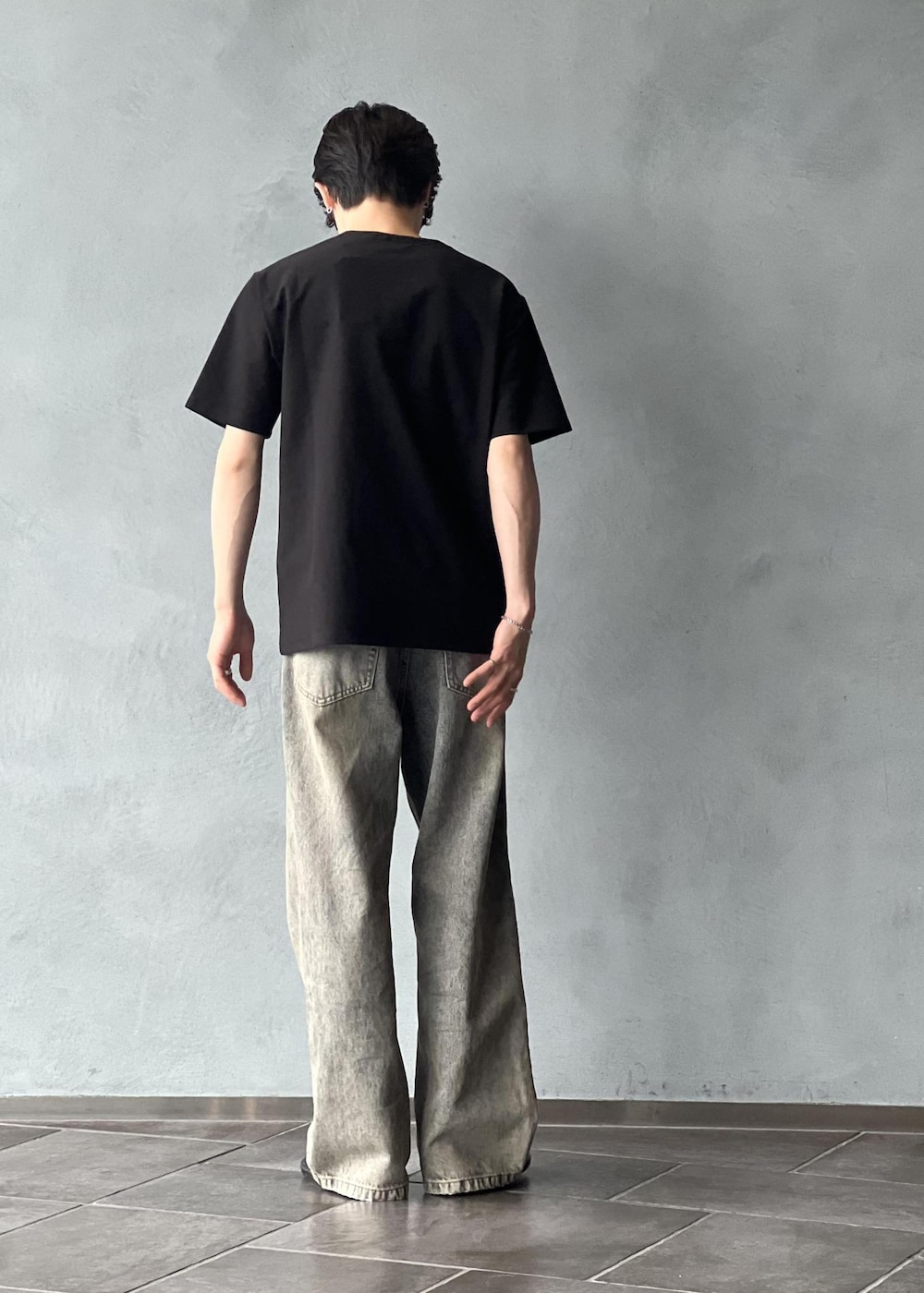 「春コーデ、初夏コーデ、夏コーデ」｜「ADAM ET ROPE'の【MINUS】スタンダード Tシャツ / 接触冷感 / ロングシーズン着用可能（Tシャツ/カットソー、ブラック系）」を使った、kodai kanomataさん（メンズ・172cm）の春コーディネートの4枚目の写真