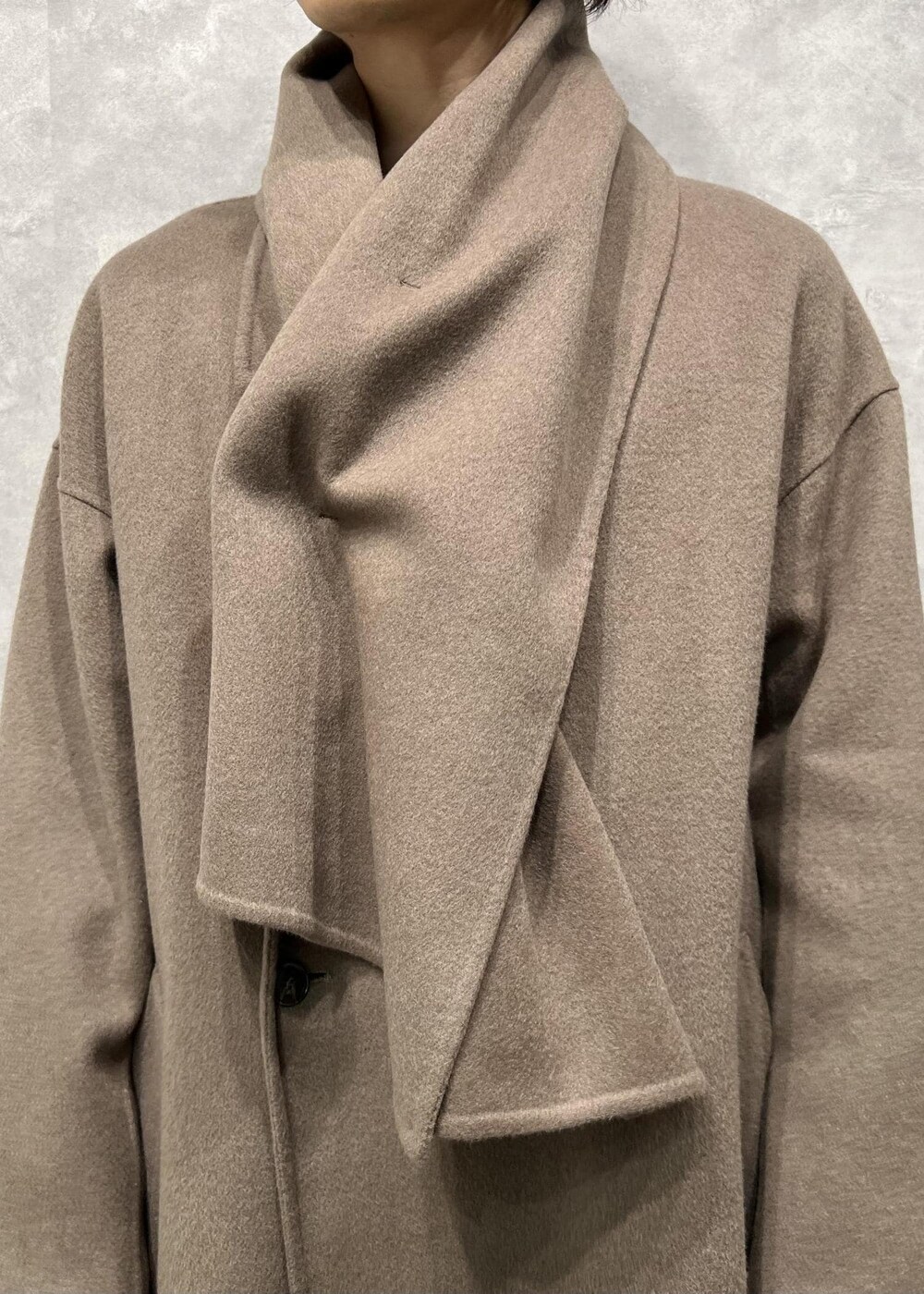 「ADAM ET ROPÉ、HOMME」｜「ADAM ET ROPE'のカシミヤミックス リバーシブル ニットプルオーバー / ユニセックス（ニット/セーター、ベージュ系）」を使った、kodai kanomataさん（メンズ・172cm）の秋コーディネートの3枚目の写真