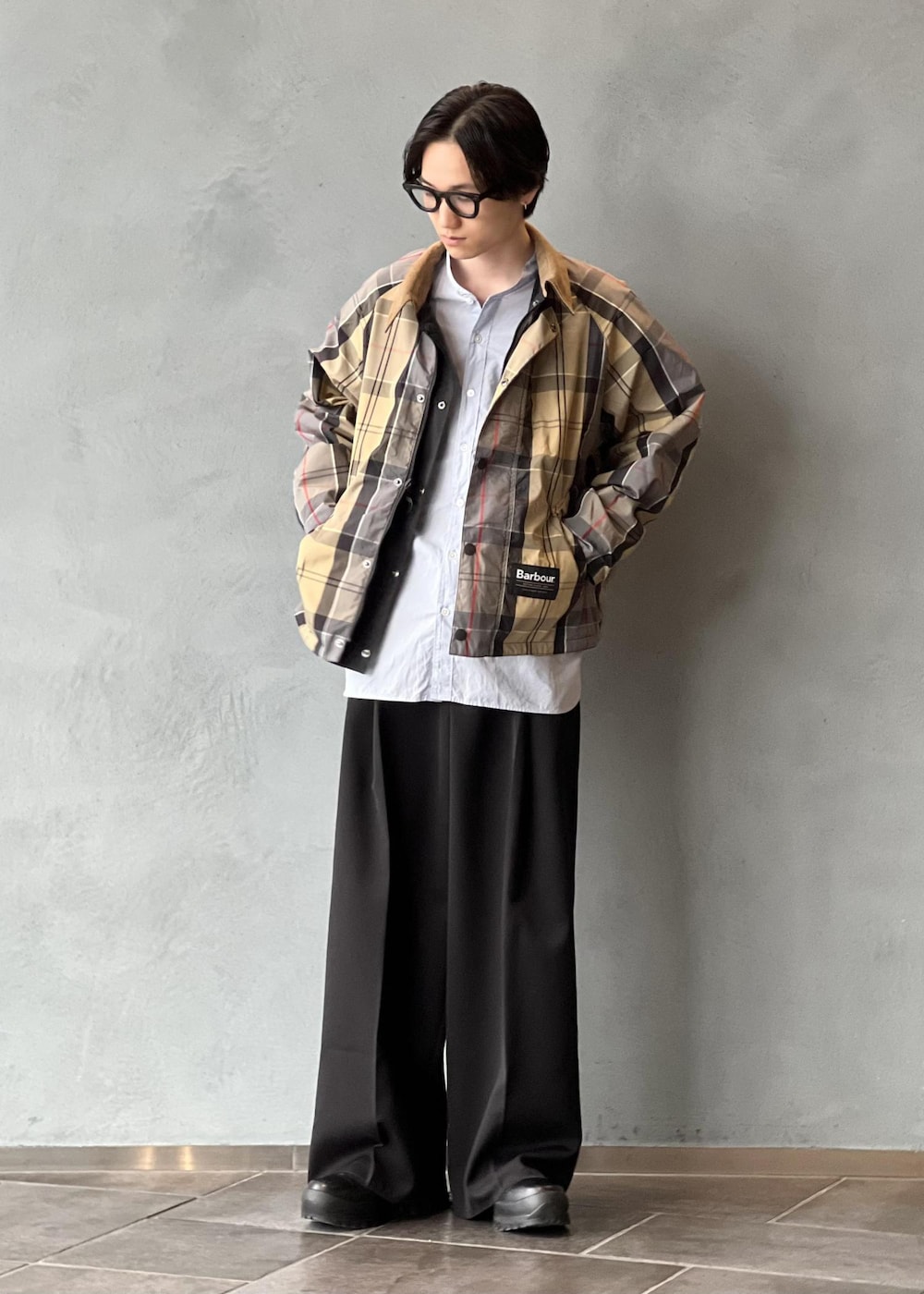 「初春コーデ、春コーデ、ADAM ET ROPÉ、トップス、シャツ/ブラウス、ジャケット/アウター、ブルゾン、GMG05010、GML05120、25ss_barbour、25ss_homme_exclusive、HOMME_BARBOUR、MSpecial_pickup、こだわり、アウター」｜「Barbourの《別注》【BARBOUR/バブアー】TRANSPORT リバーシブルブルゾン / ブルガリア製 / UNISEX（ブルゾン、ブラック系）」を使った、kodai kanomataさん（メンズ・172cm）の春コーディネートの2枚目の写真