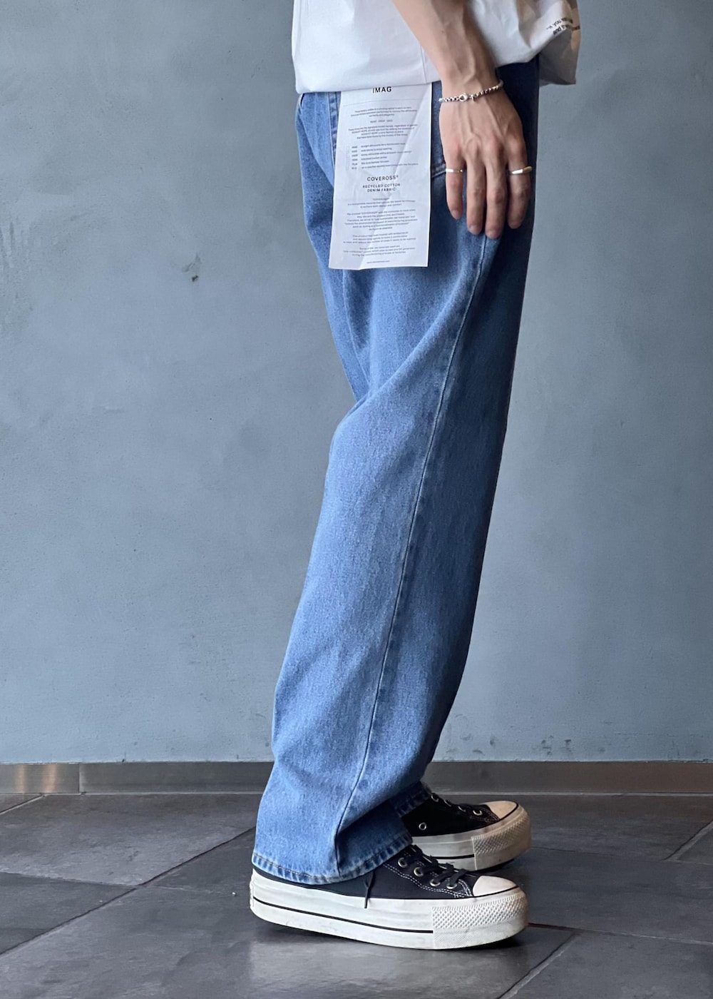 「初夏コーデ、夏コーデ」｜「ADAM ET ROPE'のブリーチ ストレート スラックスデニム / ADAM ET ROPE' JEANS -IMAG-（デニムパンツ、ブルー系）」を使った、kodai kanomataさん（メンズ・172cm）の夏コーディネートの8枚目の写真