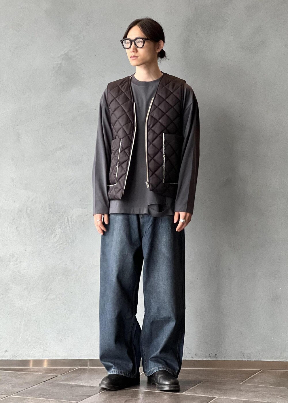 「camiel fortgens、初秋コーデ、秋コーデ、ADAM ET ROPÉ、ジャケット/アウター、その他アウター、GKJ64000、別注」｜「ADAM ET ROPE'の《別注》【CAMIEL FORTGENS/カミエル フォートヘンス】ZIP VEST Technical padded - black（その他アウター、ブラック系）」を使った、kodai kanomataさん（メンズ・172cm）の秋コーディネートの2枚目の写真