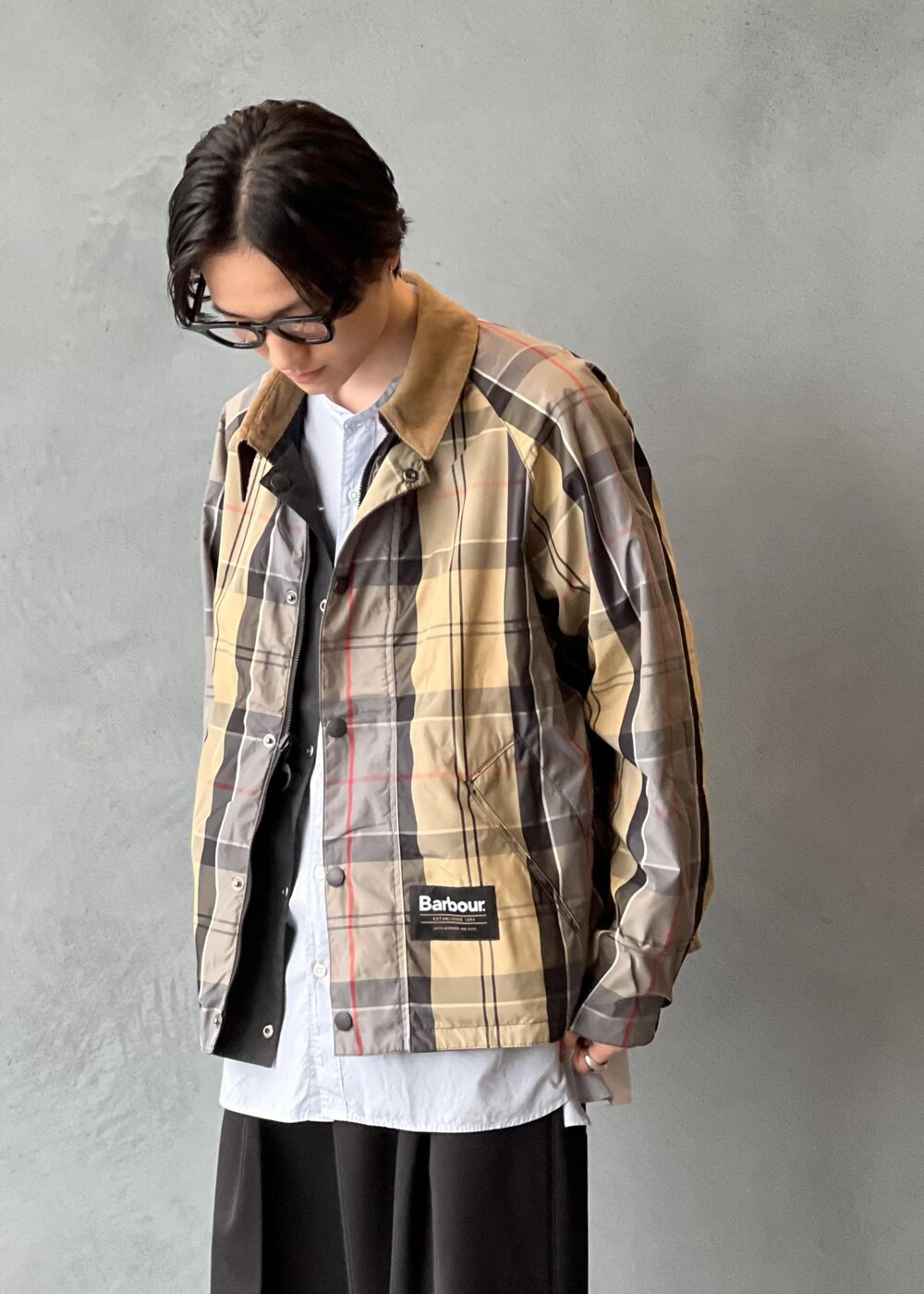 「初春コーデ、春コーデ、ADAM ET ROPÉ、トップス、シャツ/ブラウス、ジャケット/アウター、ブルゾン、GMG05010、GML05120、25ss_barbour、25ss_homme_exclusive、HOMME_BARBOUR、MSpecial_pickup、こだわり、アウター」｜「Barbourの《別注》【BARBOUR/バブアー】TRANSPORT リバーシブルブルゾン / ブルガリア製 / UNISEX（ブルゾン、ブラック系）」を使った、kodai kanomataさん（メンズ・172cm）の春コーディネートの5枚目の写真