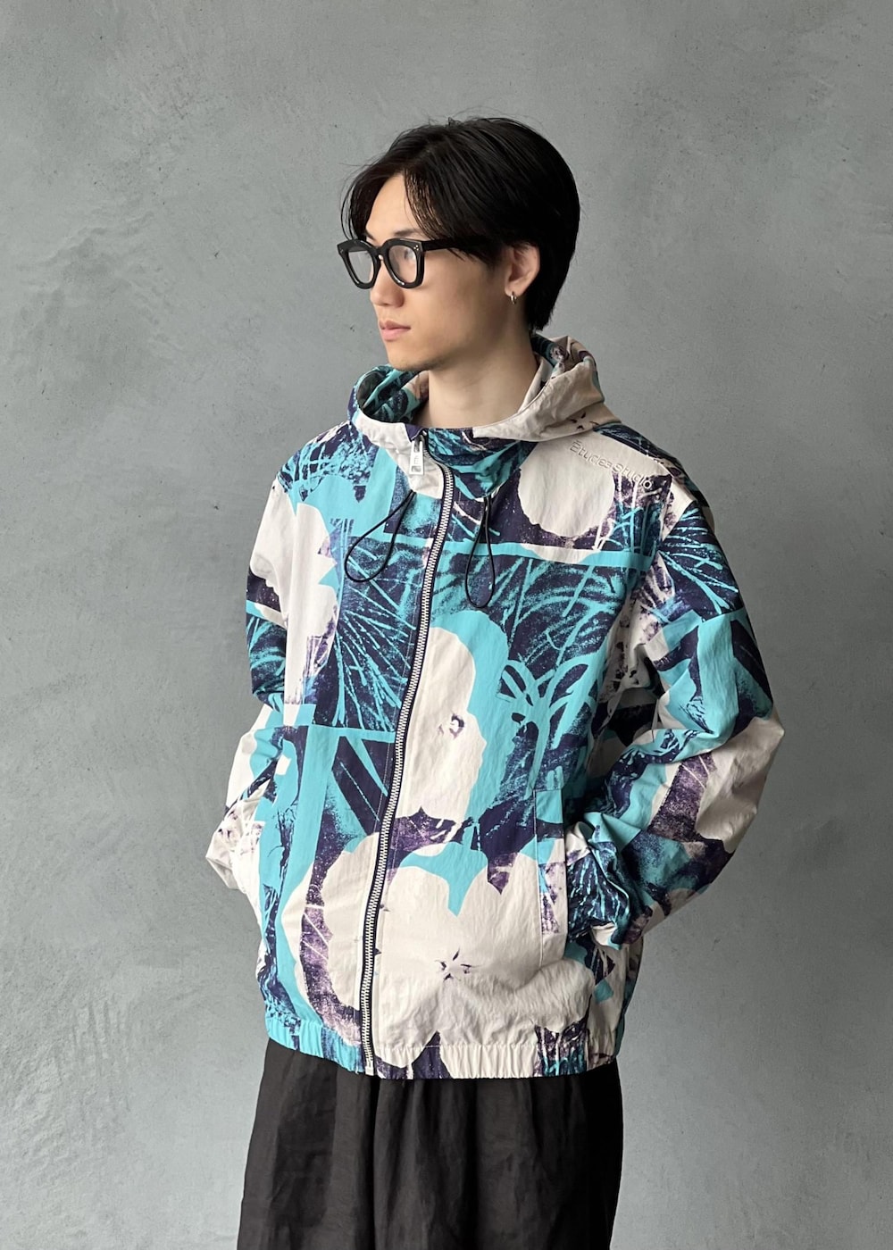 「初春コーデ、春コーデ」｜「ADAM ET ROPE'のワイド イージー リネンパンツ / セットアップ可能（その他パンツ、ブラック系）」を使った、kodai kanomataさん（メンズ・172cm）の春コーディネートの4枚目の写真