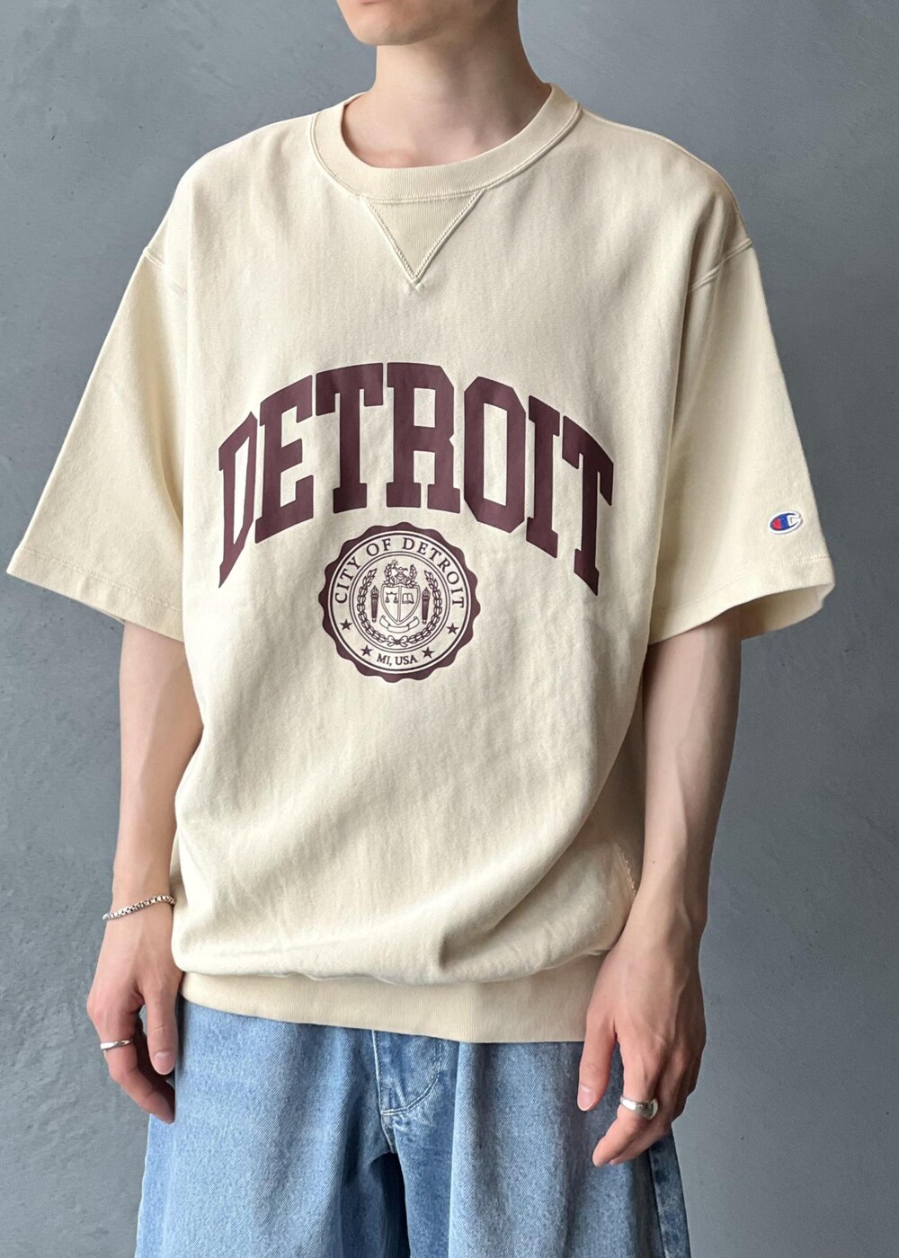 「初春コーデ、春コーデ、ADAM ET ROPÉ、トップス、Tシャツ/カットソー、パンツ、デニムパンツ、GKM25650、GKS25550、25ss_homme_exclusive、MSpecial_pickup、アクセント、ウェア、オリジナル、クリーム」｜「Championの《別注》【Champion/チャンピオン】REVERSE WEAVE SHORT SLEEVE SWEATSHIRT（Tシャツ/カットソー、ベージュ系）」を使った、kodai kanomataさん（メンズ・172cm）の春コーディネートの4枚目の写真