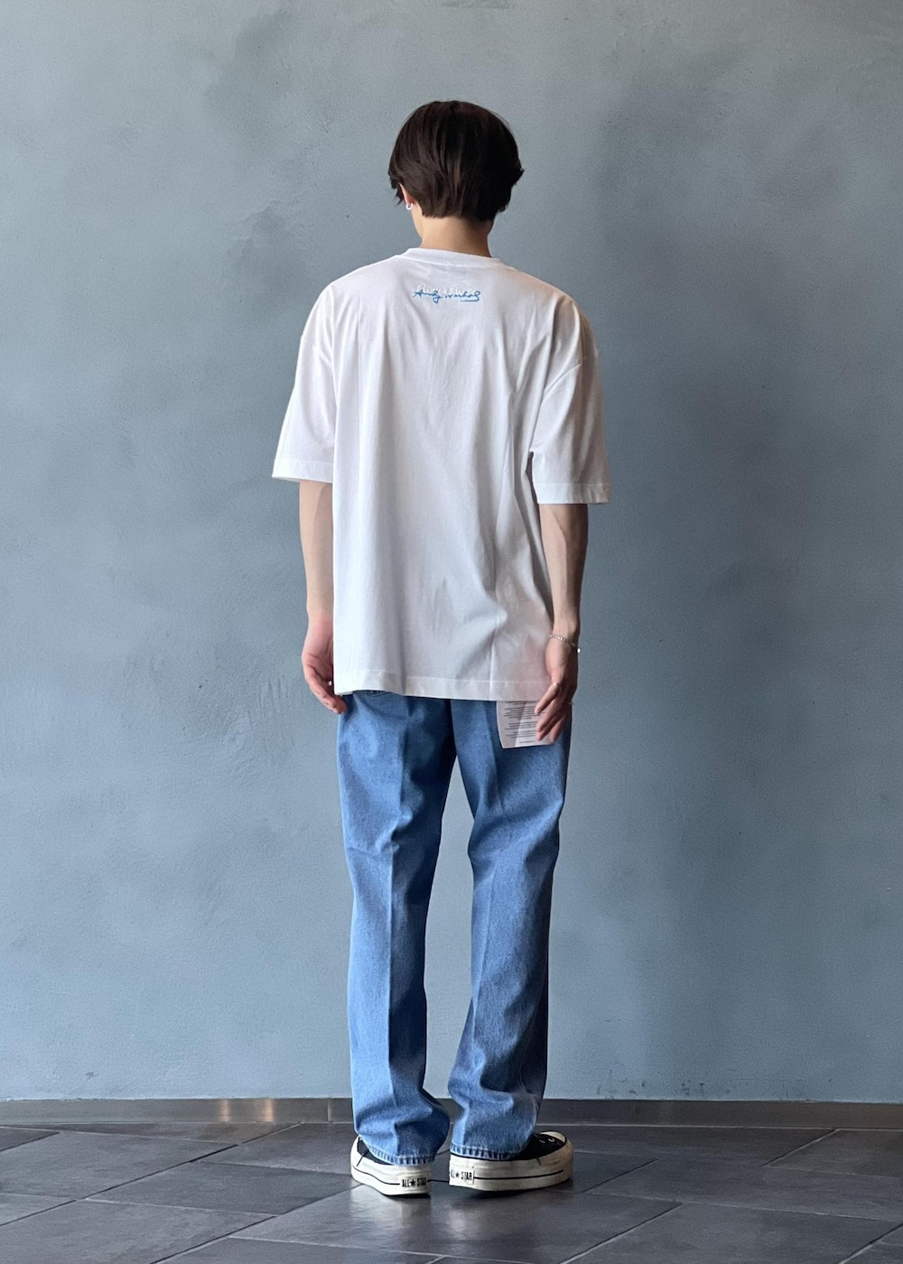 「初夏コーデ、夏コーデ」｜「ADAM ET ROPE'のブリーチ ストレート スラックスデニム / ADAM ET ROPE' JEANS -IMAG-（デニムパンツ、ブルー系）」を使った、kodai kanomataさん（メンズ・172cm）の夏コーディネートの4枚目の写真