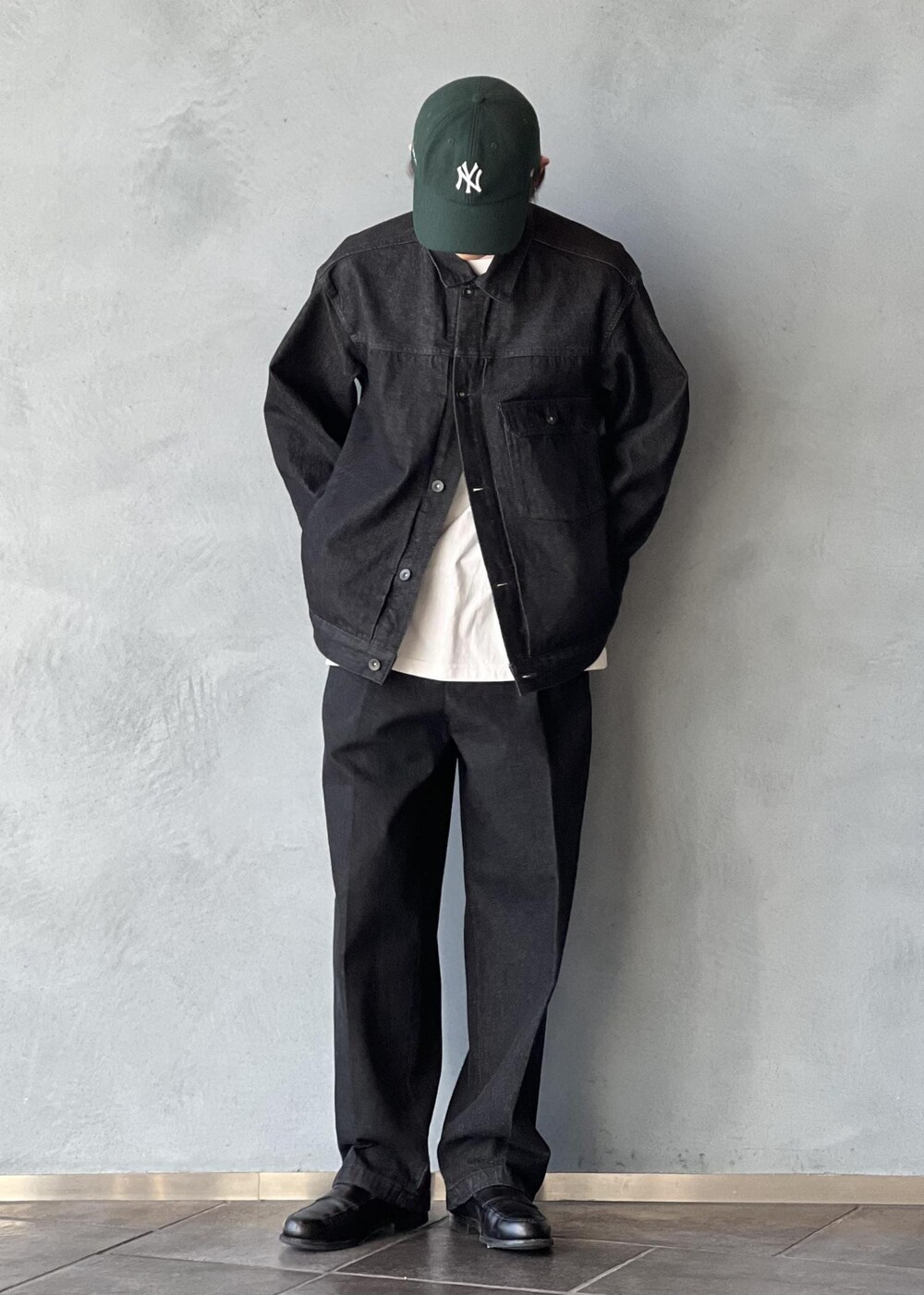 「adamjeanist、初春コーデ、春コーデ、セットアップ、シンプルコーデ、ADAM ET ROPÉ、ジャケット/アウター、デニムジャケット、パンツ、デニムパンツ、GML05020、GMS05070、ADAM ET ROPE'_JEANS、adametrope_jeans、Mdenim_pickup」｜「ADAM ET ROPE'の【ADAM ET ROPE' JEANS -PERS-】オーバーサイズ デニムジャケット / リサイクルコットン（デニムジャケット、ブラック系）」を使った、kodai kanomataさん（メンズ・172cm）の冬コーディネートの2枚目の写真