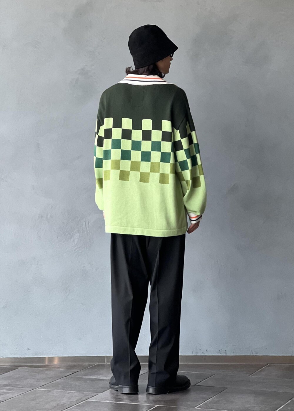 「rice nine ten、初秋コーデ、秋コーデ、ADAM ET ROPÉ、パンツ、スラックス、帽子、ハット、GMS14010、GMU14010、24AW_homme_bottom、お気に入り登録数上昇中_MEN」｜「ADAM ET ROPE'の【Chambrer/シャンブレ】ワイドテーパード イージー ツータック スラックス / シーズンレス / セットアップ対応（スラックス、ブラック系）」を使った、kodai kanomataさん（メンズ・172cm）の秋コーディネートの4枚目の写真