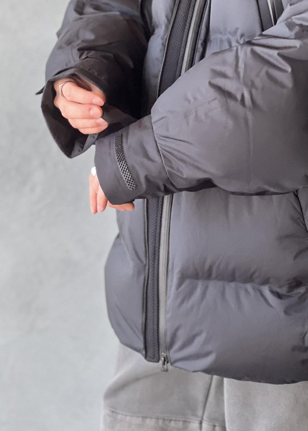 「初冬コーデ、冬コーデ」｜「DESCENTE ALLTERRAINの【DESCENTE ALLTERRAIN】MOUNTAINEER HC（ダウンジャケット/コート、ブラック系）」を使った、kodai kanomataさん（メンズ・172cm）の冬コーディネートの6枚目の写真