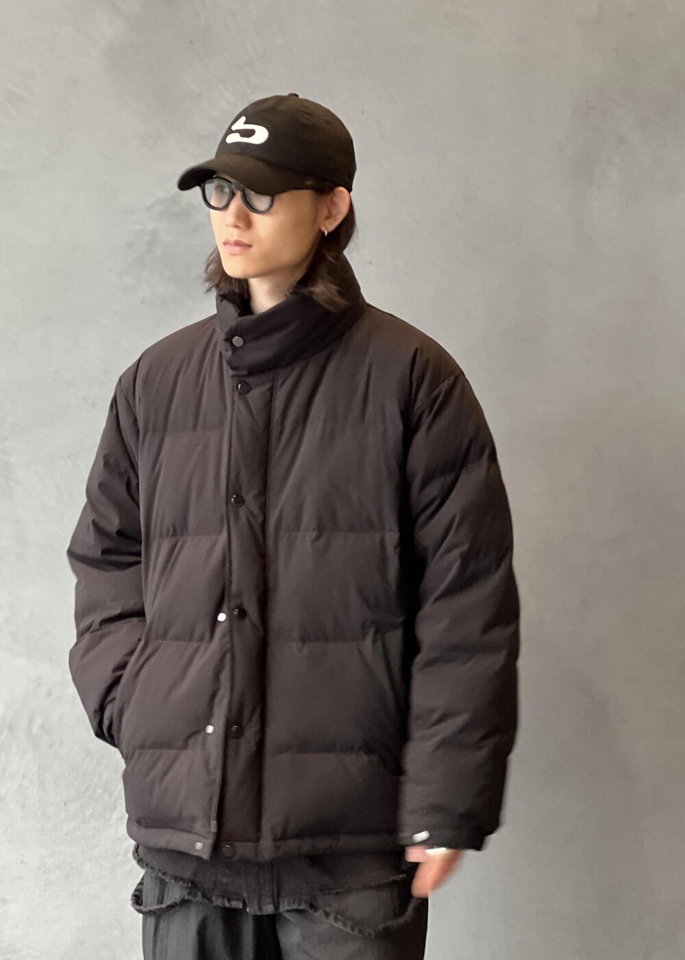 「ADAM ET ROPE'の【ACT_02 Ginz】CLASSIC DOWN JACKET / UNISEX / 650 FILL POWER（ダウンジャケット/コート、ブラック系）」を使った、kodai kanomataさん（メンズ・172cm）の秋コーディネートの5枚目の写真