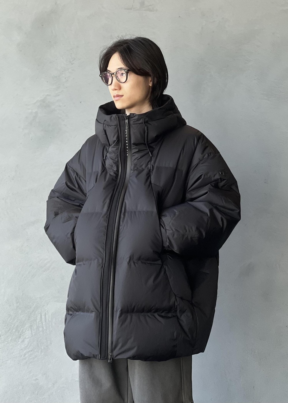「初冬コーデ、冬コーデ」｜「DESCENTE ALLTERRAINの【DESCENTE ALLTERRAIN】MOUNTAINEER HC（ダウンジャケット/コート、ブラック系）」を使った、kodai kanomataさん（メンズ・172cm）の冬コーディネートの4枚目の写真