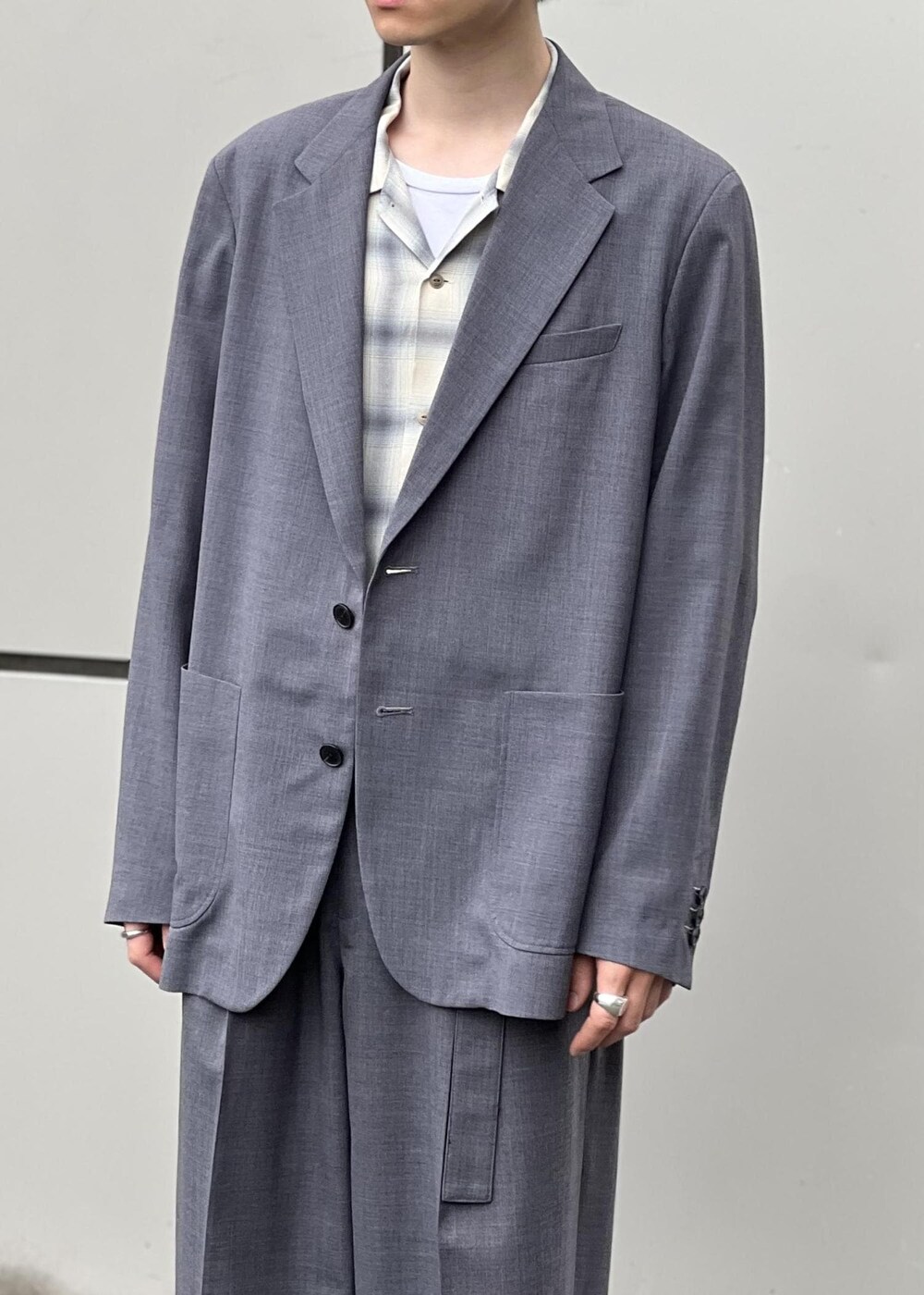 「初春コーデ、春コーデ、初夏コーデ」｜「ADAM ET ROPE'のレーヨン オンブレチェック ハーフスリーブ オープンカラーシャツ（シャツ/ブラウス、ホワイト系）」を使った、kodai kanomataさん（メンズ・172cm）の春コーディネートの3枚目の写真
