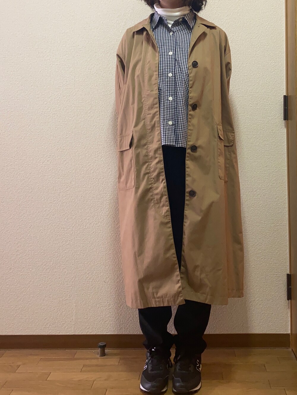 「UNIQLOのアイテム（シャツ/ブラウス、ブルー系）」を使った、あさりさん（レディース・157cm）の春コーディネートの2枚目の写真