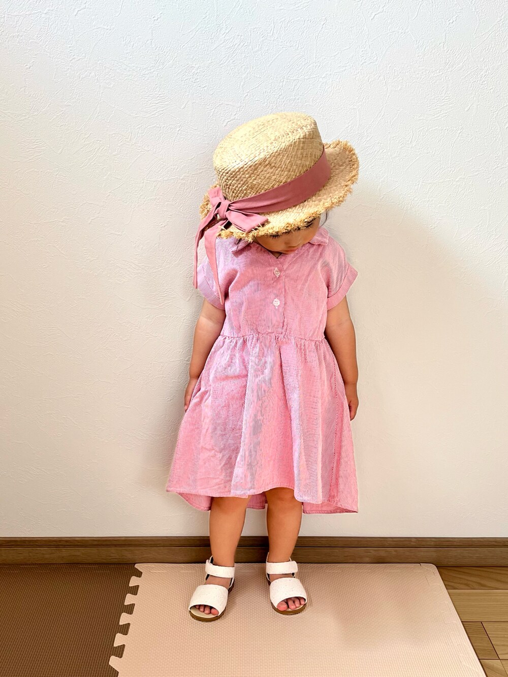 「お出かけコーデ日記、キッズコーデ、キッズファッション、女の子コーデ、麦わら帽子、petit main、birthday、プチプラコーデ、ワンピース」｜「petit mainのアイテム（帽子、ベージュ系）」を使った、ictw10さん（キッズ・90cm）の春コーディネートの2枚目の写真