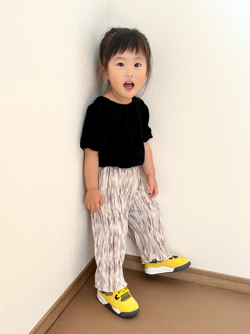 「お出かけコーデ日記、キッズコーデ、キッズファッション、お洒落さんとつながりたい、女の子コーデ、おとなっぽコーデ、NIKE、birthday」｜「Birthdayのアイテム（Tシャツ/カットソー、ブラック系）」を使った、ictw10さん（キッズ・90cm）の春コーディネートの3枚目の写真