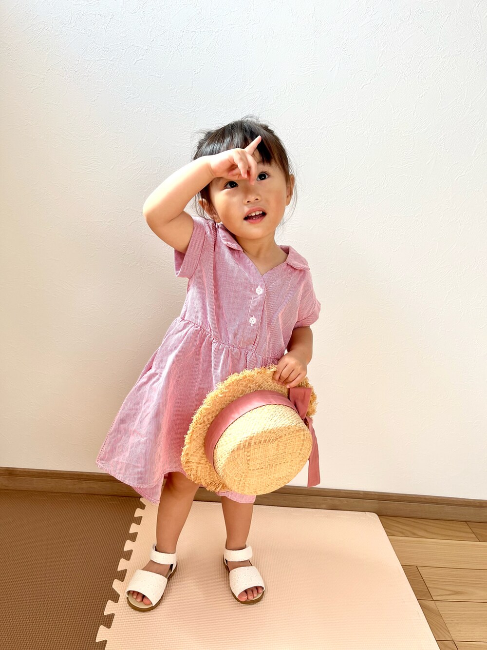 「お出かけコーデ日記、キッズコーデ、キッズファッション、女の子コーデ、麦わら帽子、petit main、birthday、プチプラコーデ、ワンピース」｜「petit mainのアイテム（帽子、ベージュ系）」を使った、ictw10さん（キッズ・90cm）の春コーディネートの3枚目の写真