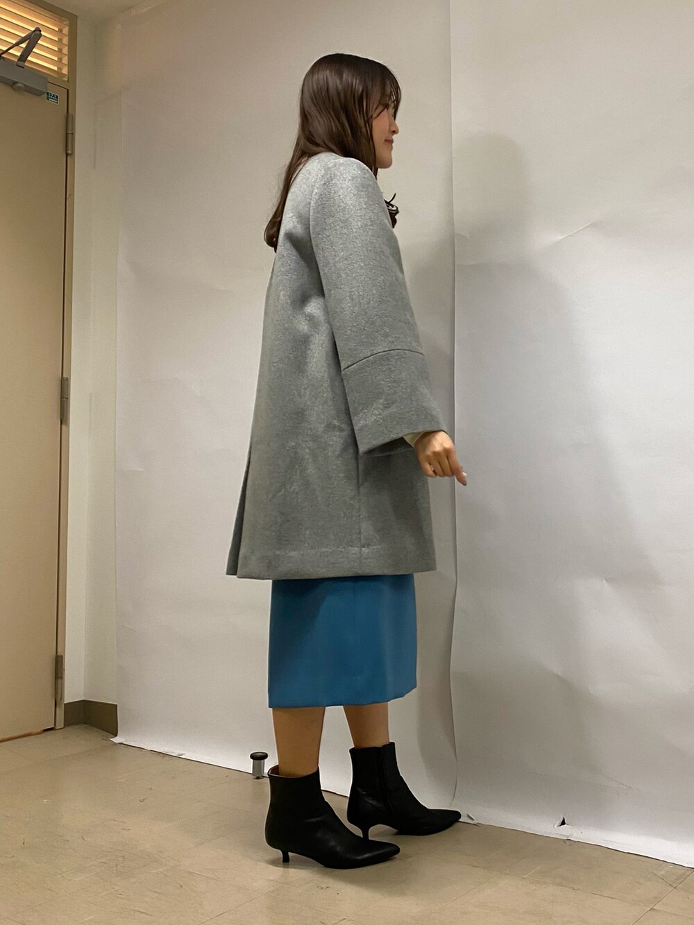 「今日のコーデ、ootd、着回しコーデ、コート、コートスタイル、コートコーデ、ノーカラーコート、ワンピース、ワンピーススタイル、ジャンパースカート、オトナカワイイ、秋服、冬コーデ、アウターコーデ、おでかけコーデ」｜「NOLLEY’Sの◇【WEB限定カラーあり】ウォッシャブル前ジップジャンパースカート（ワンピース、ホワイト系）」を使った、Mihoさん（レディース・159cm）の秋コーディネートの4枚目の写真