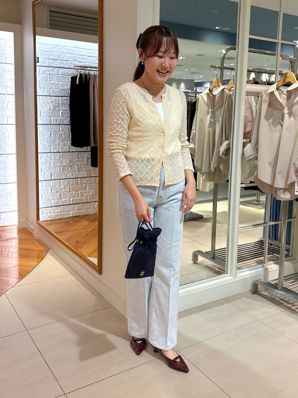 「秋服準備はじめました、コーデュロイ、コーデュロイパンツ、デニム、デニムパンツ、カーディガン、レース、レーストップス、カーティガン、秋カラー、秋のコーデ、お出かけコーデ、綺麗めカジュアル、旬顔デニムコーデ、お出かけスタイル」|「Rie Millerの【RM denim】センタープレスハイウエストパンツ(デニムパンツ、ブルー系)」を使った、Mihoさん(レディース・159cm)の秋コーディネートの2枚目の写真