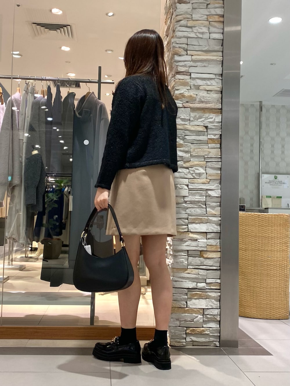 Mihoさんの「ウォッシャブルダブルクロスタイトミニスカート（NOLLEY’S Sophi）」を使ったコーディネートの4枚目の写真