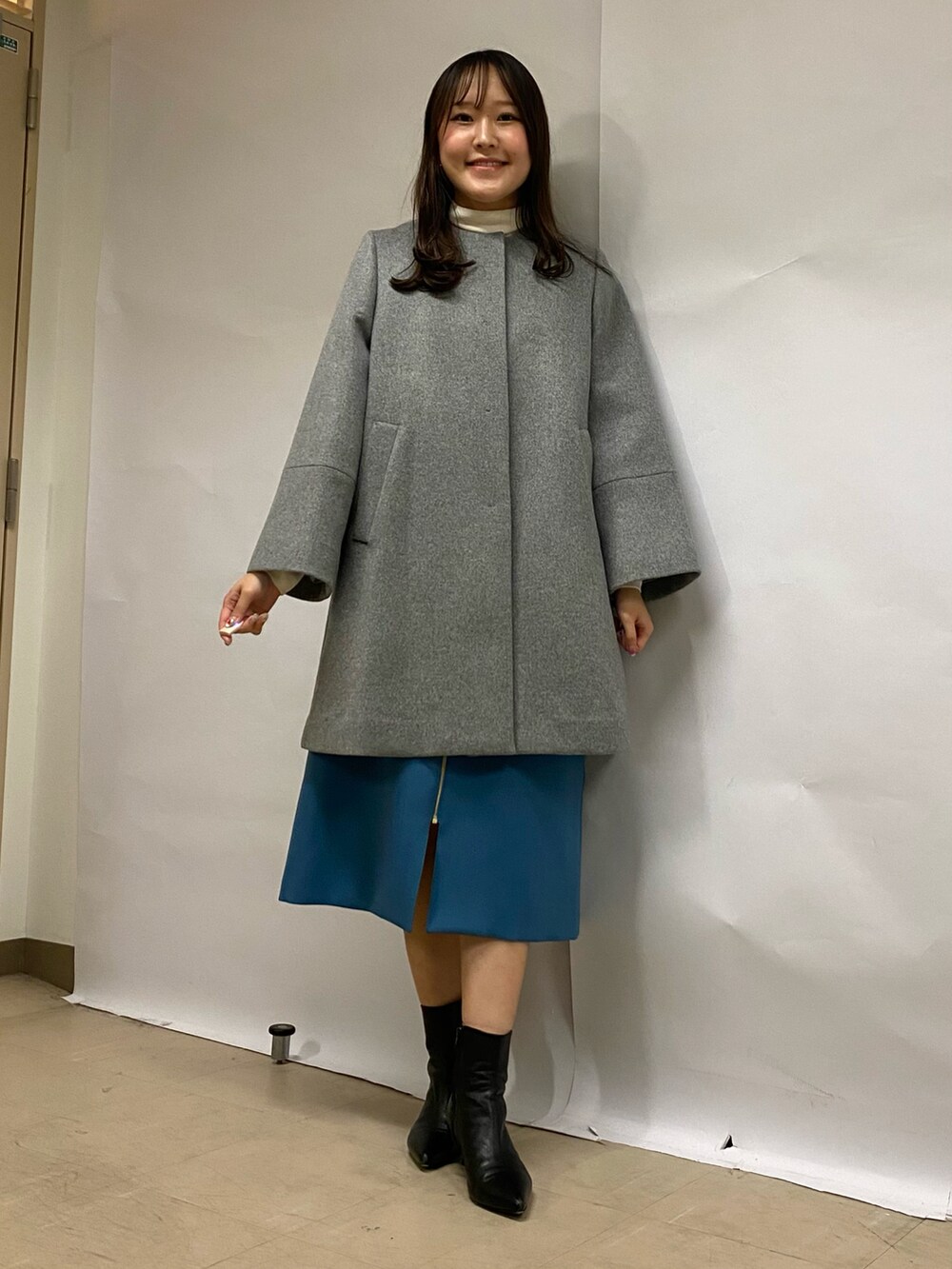「今日のコーデ、ootd、着回しコーデ、コート、コートスタイル、コートコーデ、ノーカラーコート、ワンピース、ワンピーススタイル、ジャンパースカート、オトナカワイイ、秋服、冬コーデ、アウターコーデ、おでかけコーデ」｜「NOLLEY’Sの◇【WEB限定カラーあり】ウォッシャブル前ジップジャンパースカート（ワンピース、ホワイト系）」を使った、Mihoさん（レディース・159cm）の秋コーディネートの5枚目の写真