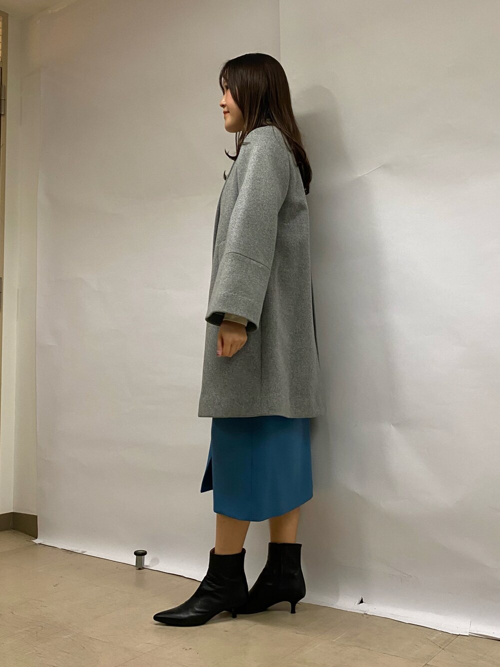 「今日のコーデ、ootd、着回しコーデ、コート、コートスタイル、コートコーデ、ノーカラーコート、ワンピース、ワンピーススタイル、ジャンパースカート、オトナカワイイ、秋服、冬コーデ、アウターコーデ、おでかけコーデ」｜「NOLLEY’Sの◇【WEB限定カラーあり】ウォッシャブル前ジップジャンパースカート（ワンピース、ホワイト系）」を使った、Mihoさん（レディース・159cm）の秋コーディネートの3枚目の写真