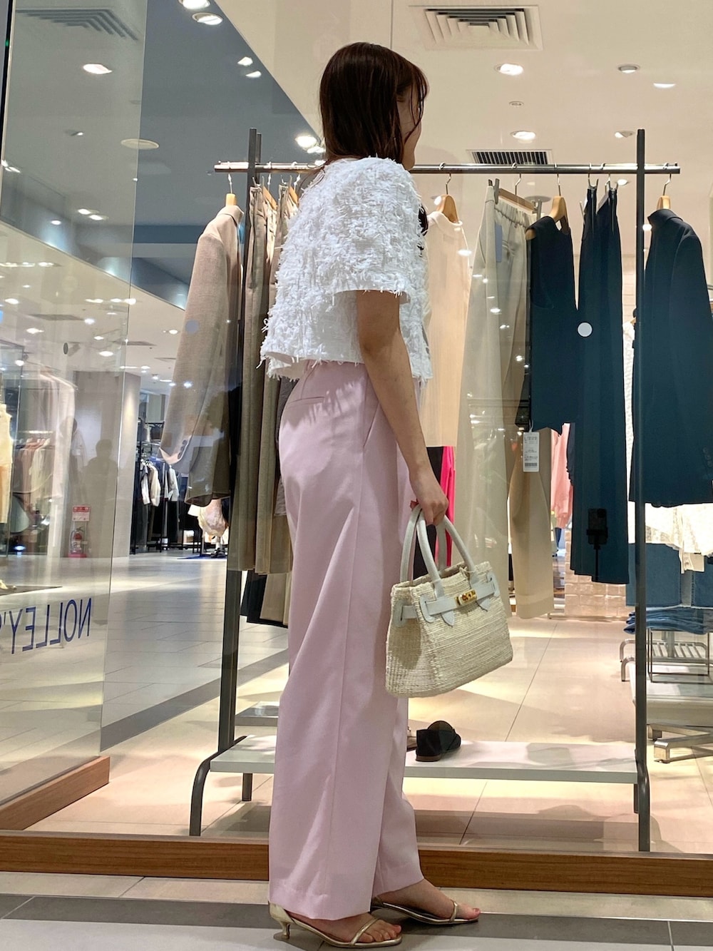 「春のNewスタイル、大人カジュアル、春物、春コーデ、ジャガード、ワイドパンツ、ピンクコーデ、ピンク、春色、ボレロ、きれいめカジュアル、キレイめ、大人女子、きれいめコーディネート、大人かわいい」｜「NOLLEY’S Sophiのウォッシャブルトリアセワイドパンツ（その他パンツ、ピンク系）」を使った、Mihoさん（レディース・159cm）の春コーディネートの5枚目の写真