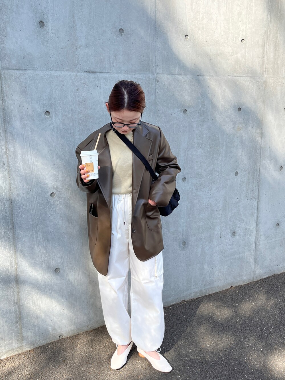「カジュアルコーデ、春カラー、ゆるコーデ、オトナカジュアル、低身長、大人カジュアル、randeboo、GU、いまどきジャケット写真」｜「nuguのアイテム（テーラードジャケット、ブラウン系）」を使った、matsuringooさん（レディース・155cm）の春コーディネートの2枚目の写真