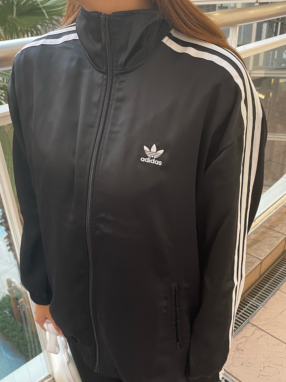 アヒョン様着用 adidas オフショルダー クロップドトップス ブラック アヒョン様着用 adidas オフショルダー クロップドトップス
