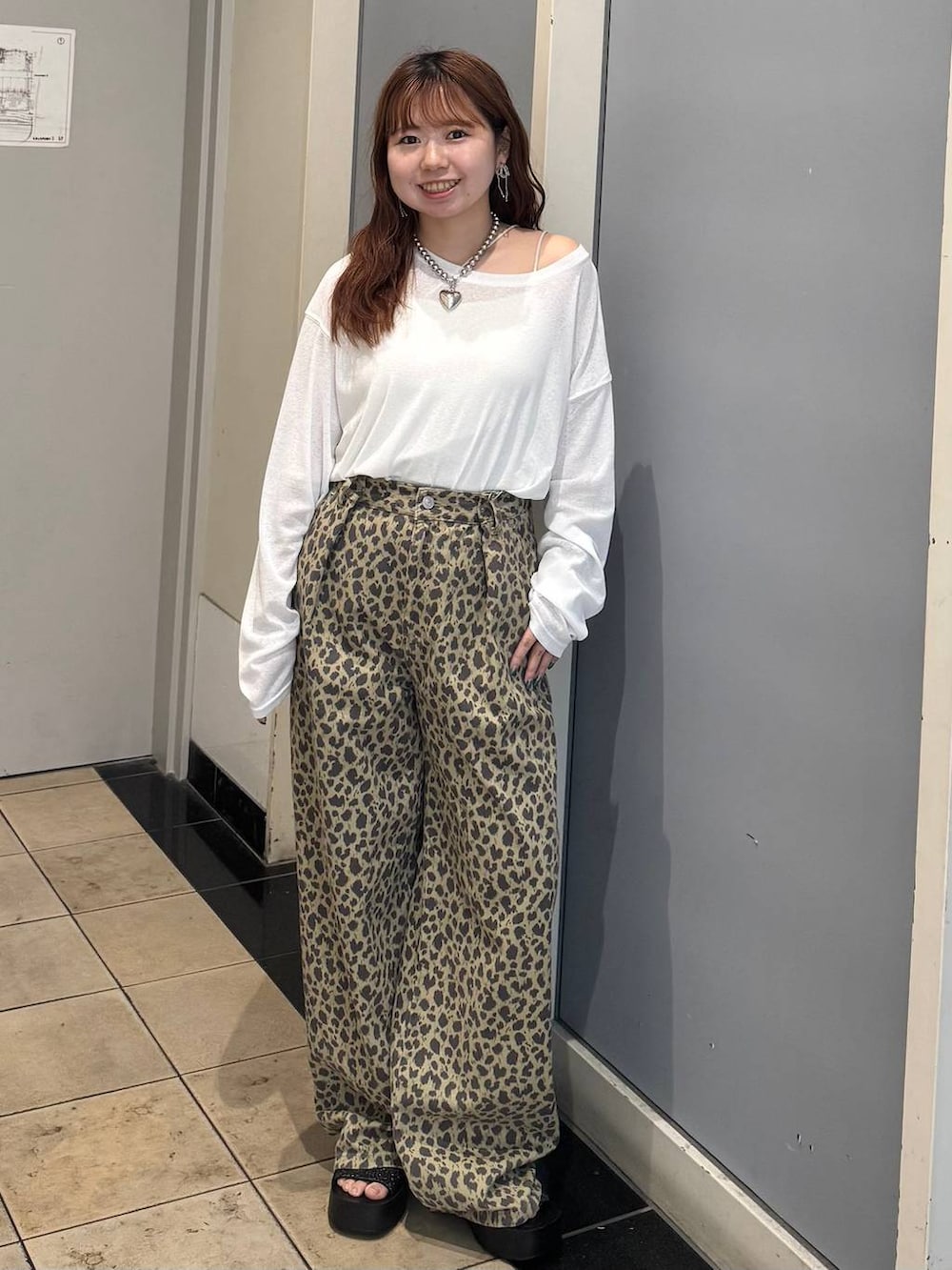 「ローリーズスタイル_LOWRYS FARM、LOWRYS FARM、低身長、カジュアル、個性派、ガーリー」｜「LOWRYS FARMのカンドウフィットニットサンダル 283661（サンダル、ブラック系）」を使った、たしろんさん（レディース・149cm）の夏コーディネートの4枚目の写真