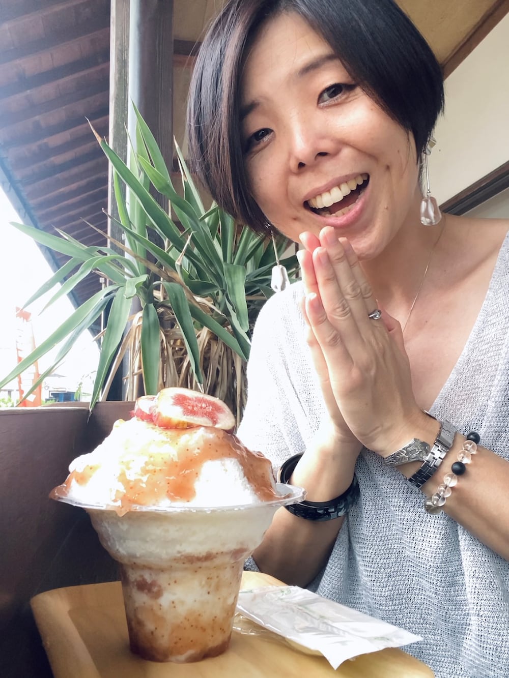 「今日のコーデ、まだまだ暑い、夏コーデ、シンフルコーデ、肌見せ、モノトーン、キャミワンピ、食べてる動画はTikTokへ」｜「ZARAのストラップロングワンピース（ワンピース/ドレス、ブラック系）」を使った、ハマダ マリコさん（レディース・163cm）の秋コーディネートの3枚目の写真
