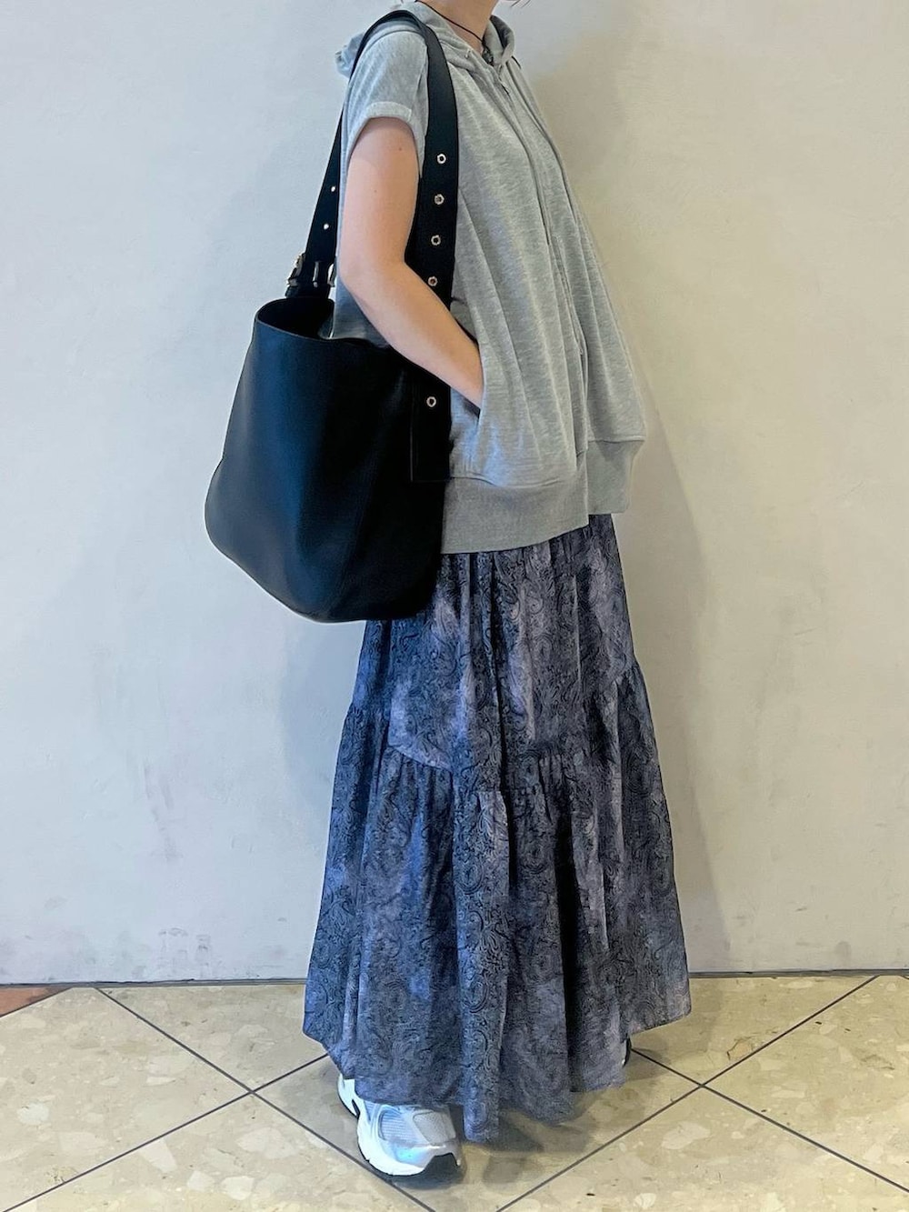 「ラフ、カジュアル、モード、夏コーデ、体型カバー、ゆったり、PAGEBOY、LOWRYS FARM」｜「eLの【eL】Big Shoulder Bag/184697（ショルダーバッグ、ブラック系）」を使った、tagochiさん（レディース・159cm）の夏コーディネートの3枚目の写真