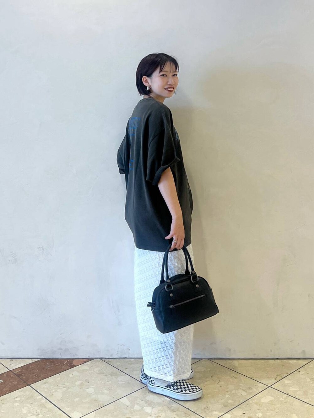 「ラフ、カジュアル、モード、新作、夏コーデ、PAGEBOY、PBLIM、Tシャツ、スカート、体型カバー」｜「PBLIMの《UNISEX》ミニボストンバッグ（ショルダーバッグ、ブラック系）」を使った、tagochiさん（レディース・159cm）の夏コーディネートの2枚目の写真