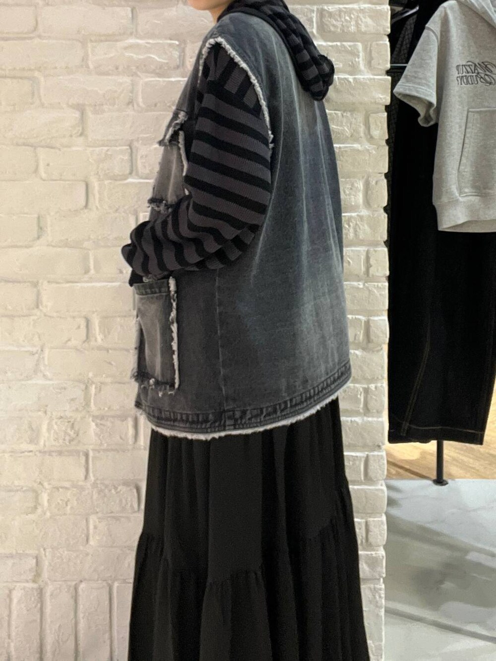 「スカート、パーカー、ラフ、カジュアル、モード、ベスト、PBLIM、PAGEBOY」｜「PAGEBOYのアソートフレアスカート（スカート、ブラック系）」を使った、tagochiさん（レディース・159cm）の夏コーディネートの2枚目の写真