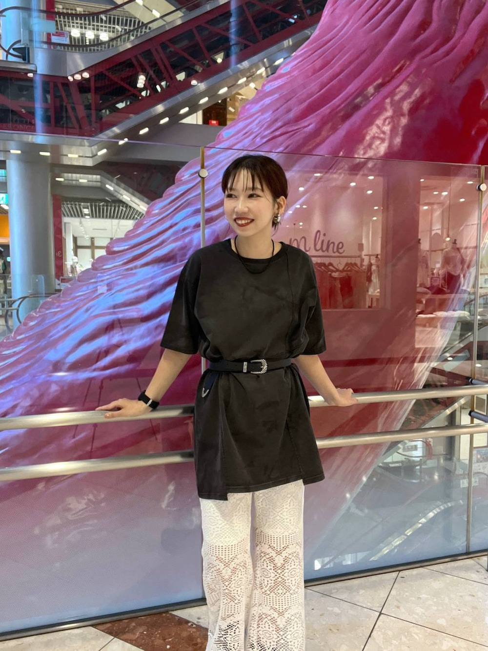 「ラフ、カジュアル、モード、大人カジュアル、PAGEBOY、Tシャツ、体型カバー」｜「PAGEBOYのプラットチャンキースニーカー（スニーカー、ブラック系）」を使った、tagochiさん（レディース・159cm）の夏コーディネートの2枚目の写真
