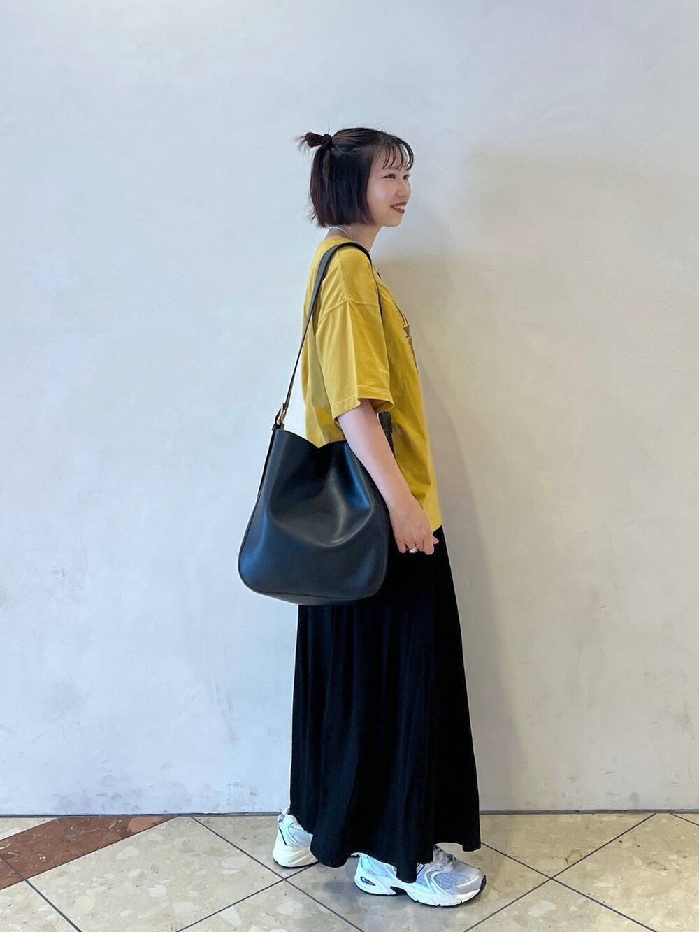 「ラフ、カジュアル、モード、JEANASIS、LOWRYS FARM、夏コーデ、体型カバー、スカート、Tシャツ」｜「eLの【eL】Big Shoulder Bag/184697（ショルダーバッグ、ブラック系）」を使った、tagochiさん（レディース・159cm）の夏コーディネートの2枚目の写真
