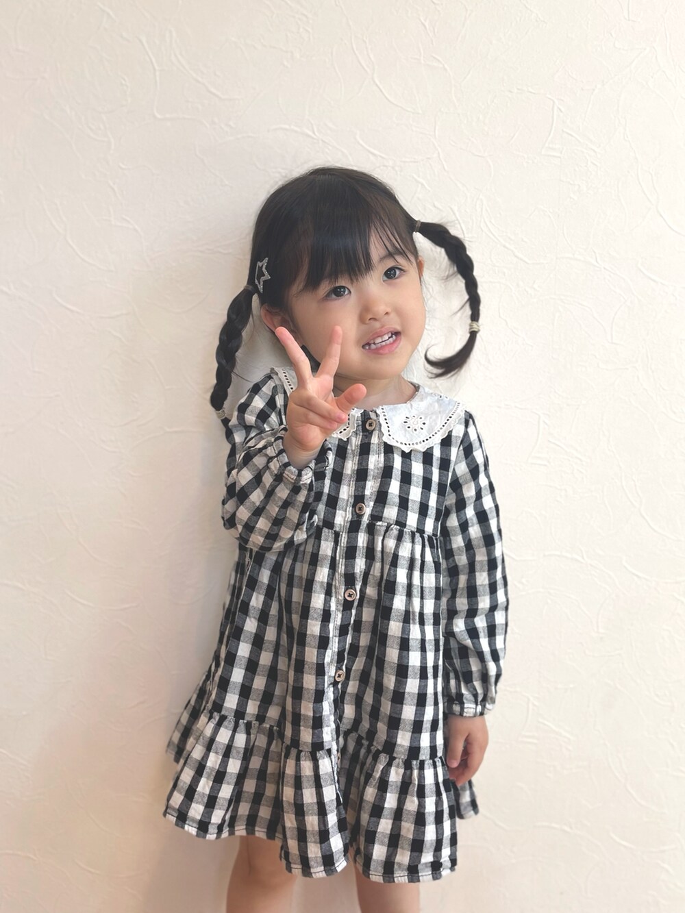 「2歳、チェック、ツインテール、小顔効果」｜「ZARA KIDSのアイテム（ワンピース、その他）」を使った、☺︎︎☺︎︎yushi☺︎︎☺︎︎さん（キッズ・90cm）の春コーディネートの2枚目の写真