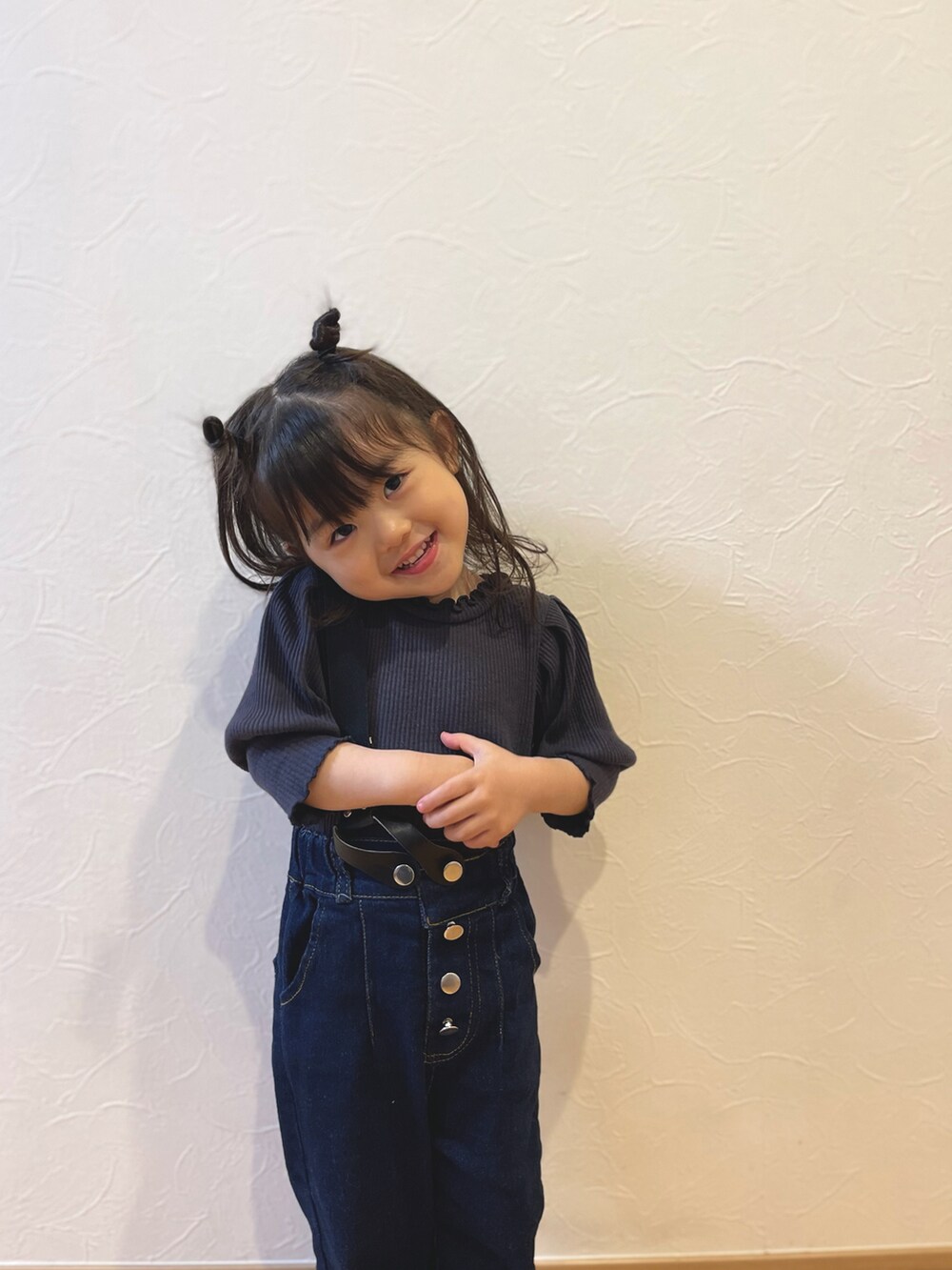 「2歳、韓国子供服、ワンショルダー、デニム、角ヘアー」｜「apres les coursのアイテム（Tシャツ/カットソー、ブルー系）」を使った、☺︎︎☺︎︎yushi☺︎︎☺︎︎さん（キッズ・90cm）の春コーディネートの2枚目の写真