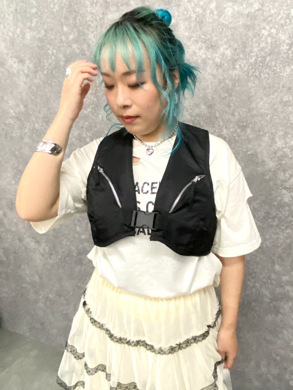 「モデル、ぽっちゃり、大きいサイズレディースファッション、GEVS.、カジュアル、夏コーデ、150cm台コーデ」｜「GEVS.のナイロンベスト＜大きいサイズ有＞GEVS.（ベスト、ブラック系）」を使った、SMILE LAND（スマイルランド）さん（レディース・158cm）の春コーディネートの3枚目の写真
