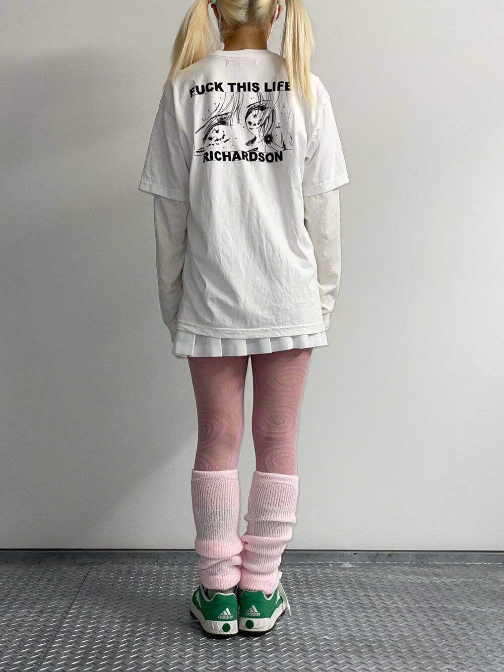 「冬コーデ」｜「RICHARDSONの【Richardson】RICHARDSON x Weirdo Dave FTL T-shirt（Tシャツ/カットソー、ホワイト系）」を使った、(꩜  ̫ ꩜)さん（レディース・165cm）の冬コーディネートの3枚目の写真