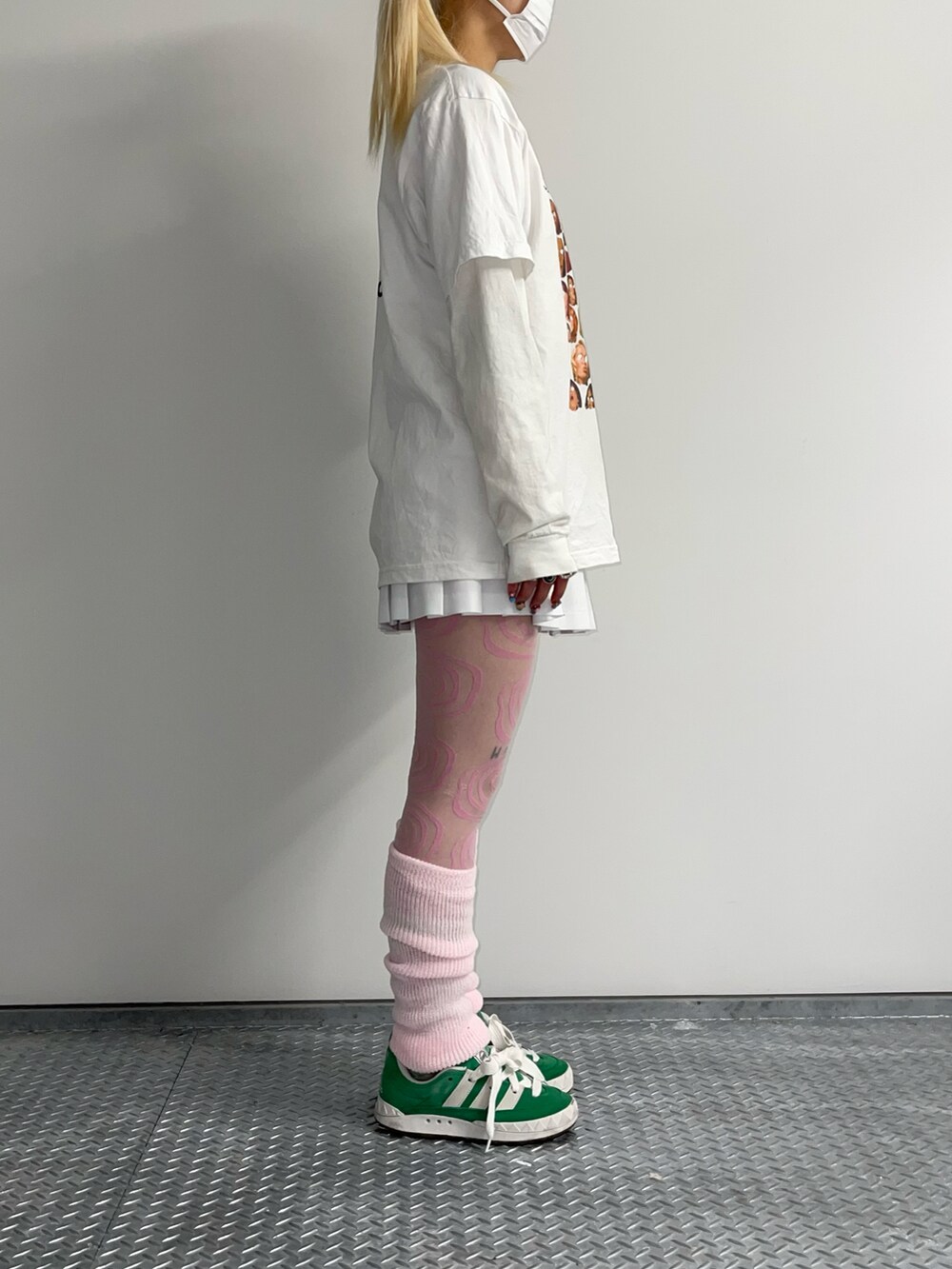 「冬コーデ」｜「RICHARDSONの【Richardson】RICHARDSON x Weirdo Dave FTL T-shirt（Tシャツ/カットソー、ホワイト系）」を使った、(꩜  ̫ ꩜)さん（レディース・165cm）の冬コーディネートの2枚目の写真