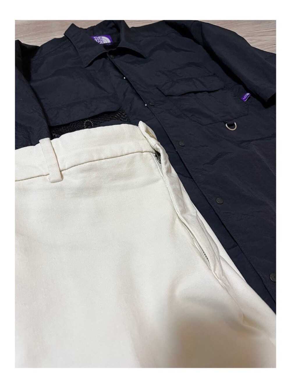 「northface、ノースフェイス、ユニクロ、秋服、秋服コーデ、メンズコーデ、シンプル、カジュアルコーデ、スニーカー、お洒落さんとつながりたい、いいね、save、フォローお願いします🤑」｜「UNIQLOのアイテム（チノパンツ、ホワイト系）」を使った、kaoru76codeさん（メンズ・172cm）の秋コーディネートの2枚目の写真
