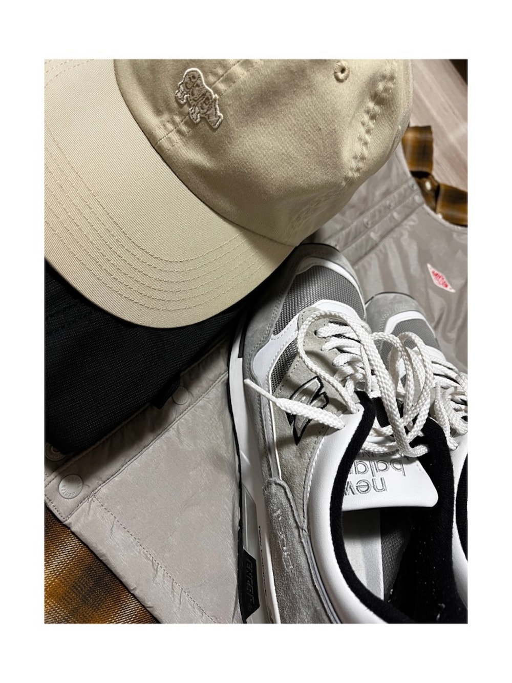 「Danton、GYMPHLEX、northface、THE NORTH FACE、ニューバランス、m1500、Scye、秋服、大人カジュアル、きれいめカジュアル、シンプル、スニーカーコーデ、今日のコーデ、おしゃれさんと繋がりたい、いいね、save、フォローお願いします🤑」｜「DANTONの[DANTON/ダントン] ナイロンストレッチタフタジャケット（ナイロンジャケット、ベージュ系）」を使った、kaoru76codeさん（メンズ・172cm）の秋コーディネートの2枚目の写真