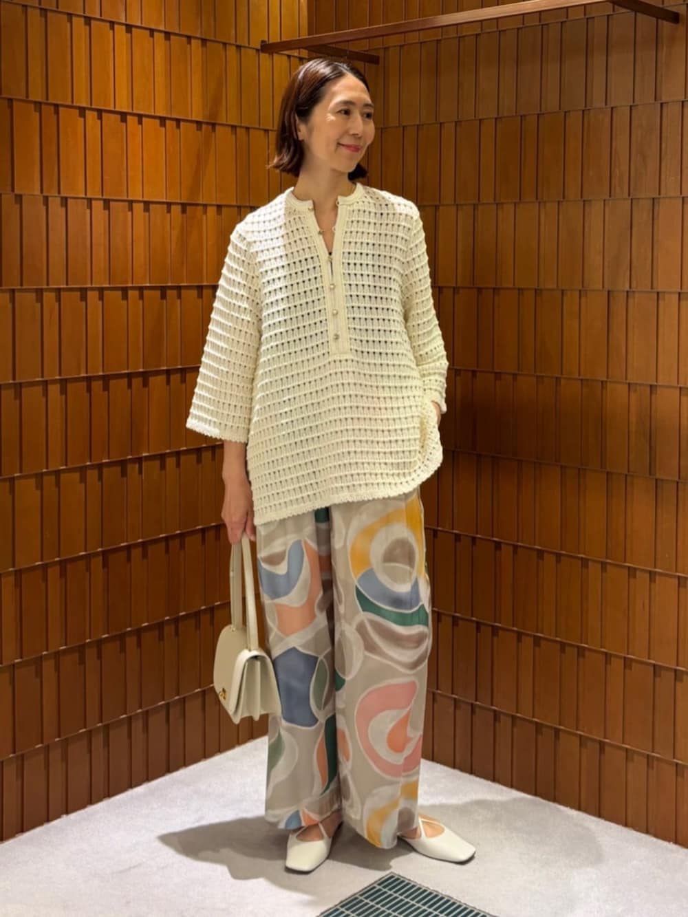 「TOMORROWLAND、トゥモローランド、ballsey、TOMORROWLAND collection、pippichic、laura lombardi、フレアスリーブ、ショートコート、透かし編みニット、透かし編み、柄パンツ、大人カジュアル」｜「Laura LombardiのLAURA LOMBARDI PINA CHAIN ネックレス（ネックレス、ゴールド系）」を使った、Takagi_TOMORROWLANDさん（レディース・167cm）の春コーディネートの3枚目の写真